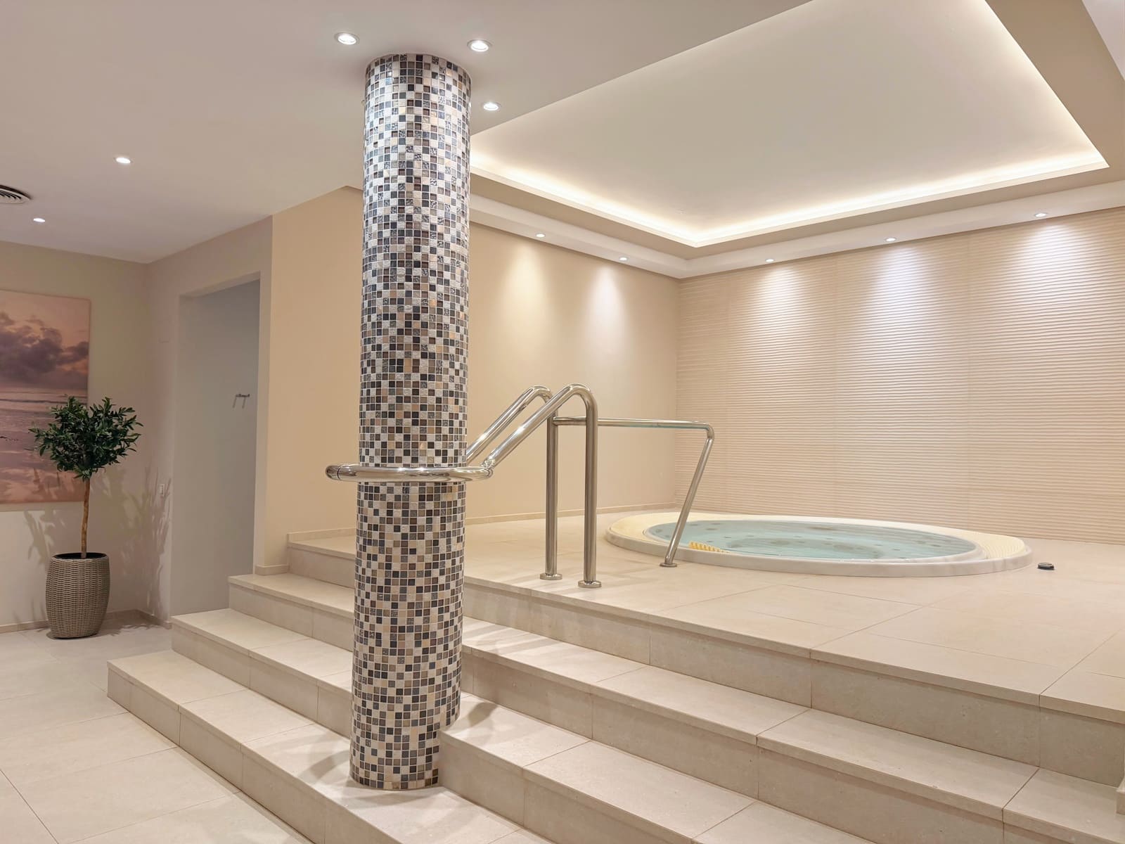 Apartamento de 3 habitaciones en Nueva Andalucia en venta con piscina garaje - 1.249.000 € (Ref: 10099811)