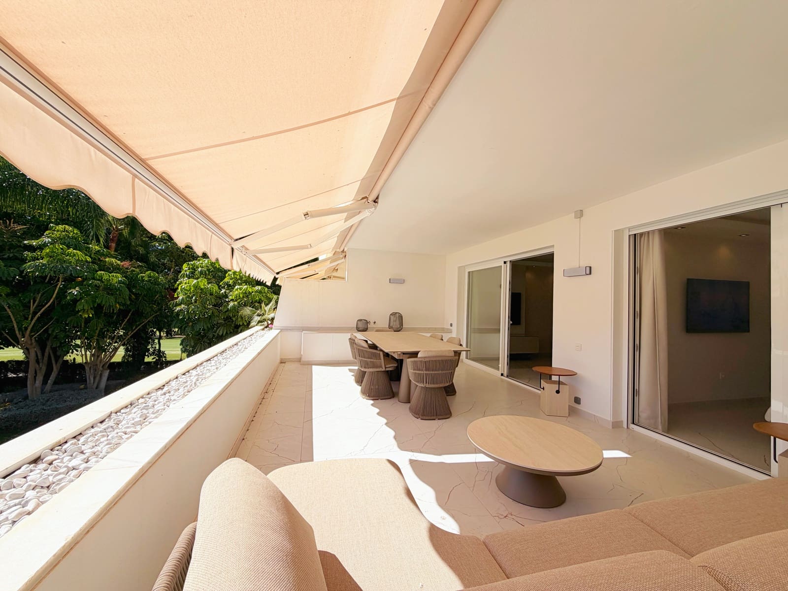 Apartamento de 3 habitaciones en Nueva Andalucia en venta con piscina garaje - 1.249.000 € (Ref: 10099811)