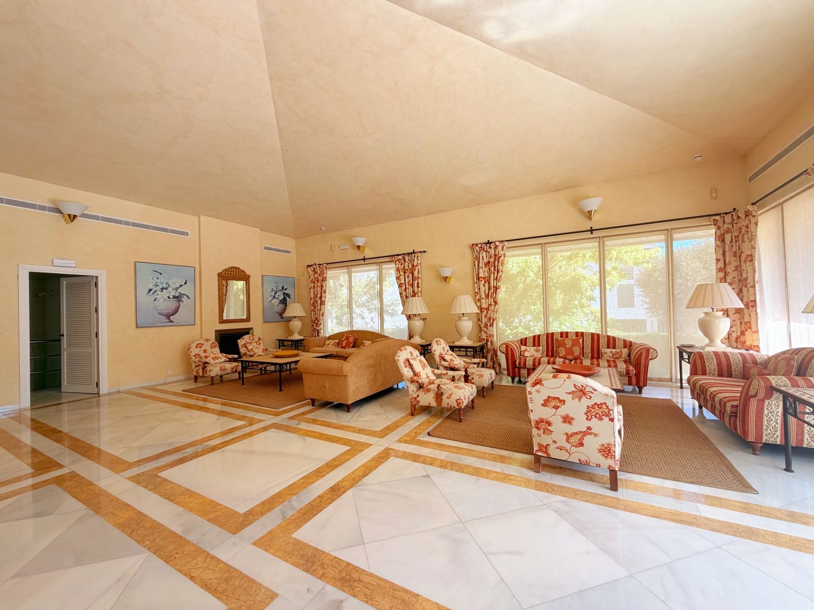 Apartamento de 3 habitaciones en Nueva Andalucia en venta con piscina garaje - 1.249.000 € (Ref: 10099811)