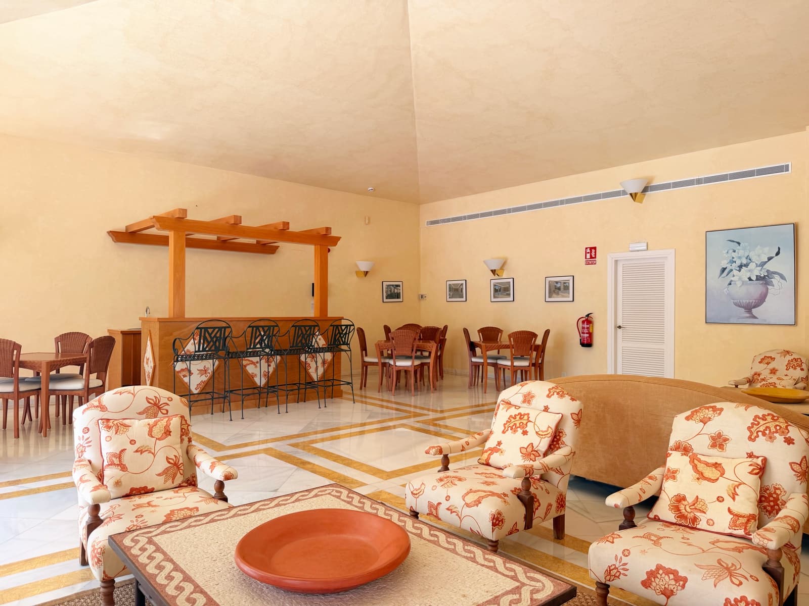Apartamento de 3 habitaciones en Nueva Andalucia en venta con piscina garaje - 1.249.000 € (Ref: 10099811)
