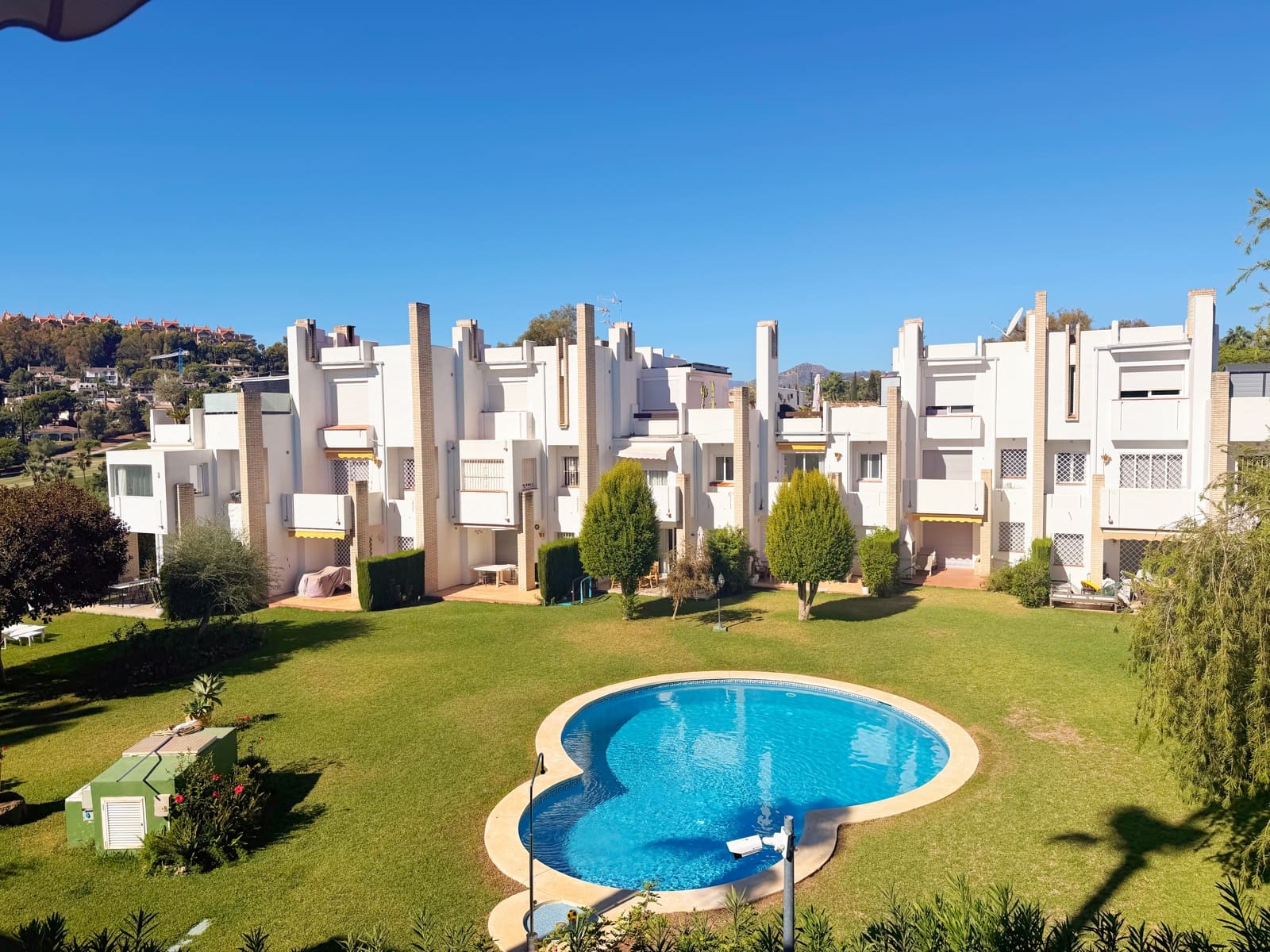 Apartamento de 3 habitaciones en Nueva Andalucia en venta con piscina garaje - 1.249.000 € (Ref: 10099811)