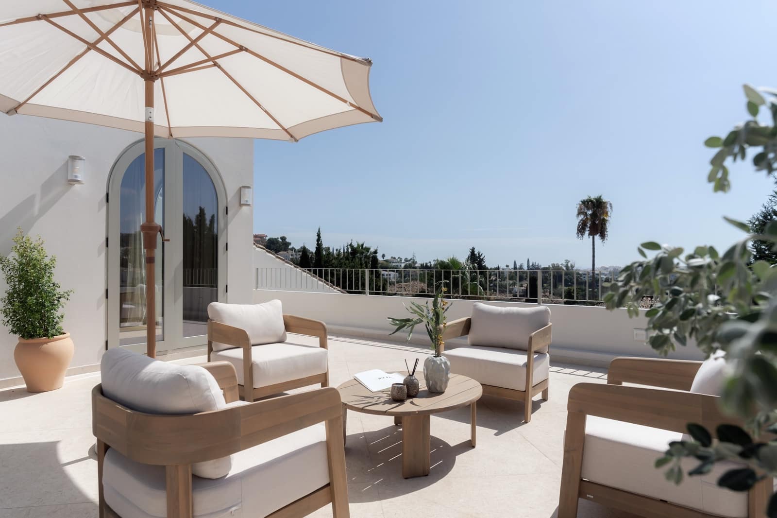 4 slaapkamer Villa te koop in Nueva Andalucia met zwembad - € 3.495.000 (Ref: 10101944)