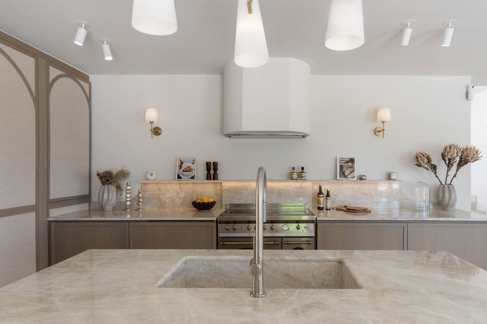 4 slaapkamer Villa te koop in Nueva Andalucia met zwembad - € 3.495.000 (Ref: 10101944)