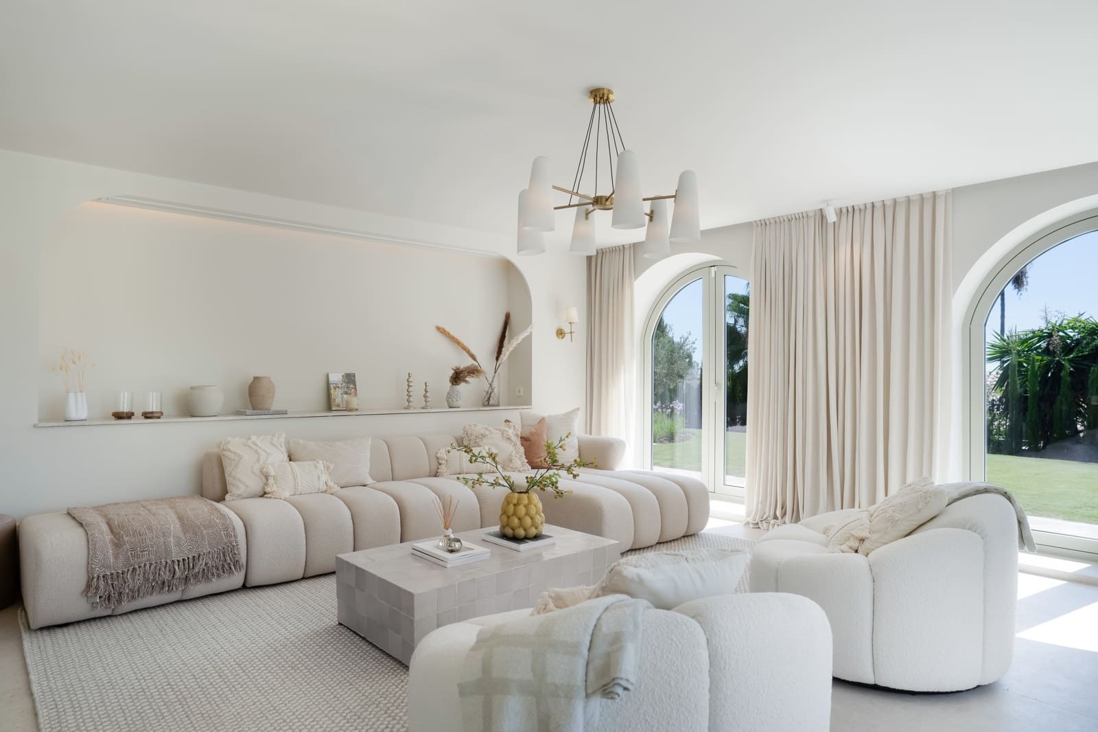 4 slaapkamer Villa te koop in Nueva Andalucia met zwembad - € 3.495.000 (Ref: 10101944)