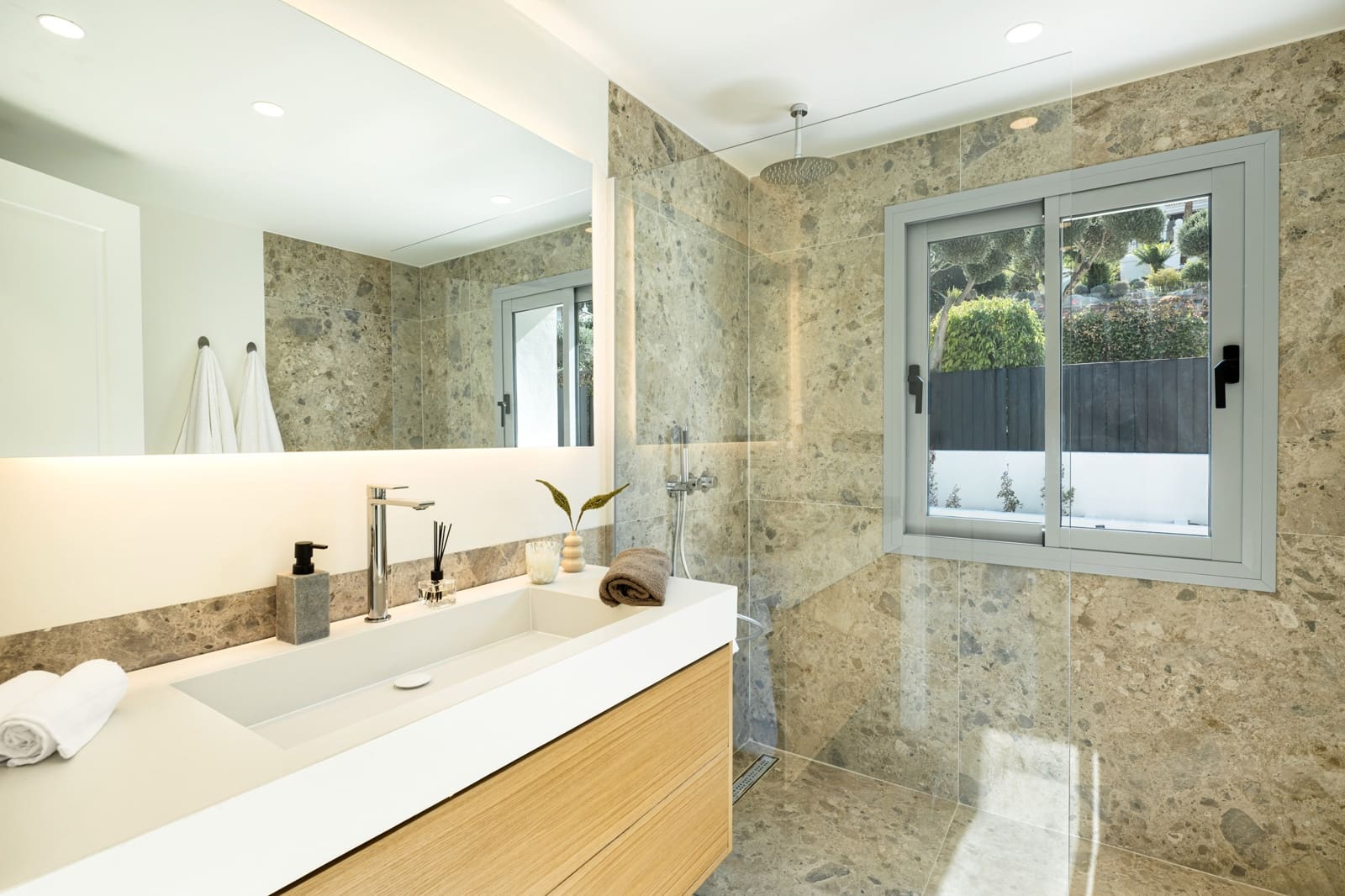Chalet de 5 habitaciones en El Paraiso en venta con piscina - 3.595.000 € (Ref: 10109075)