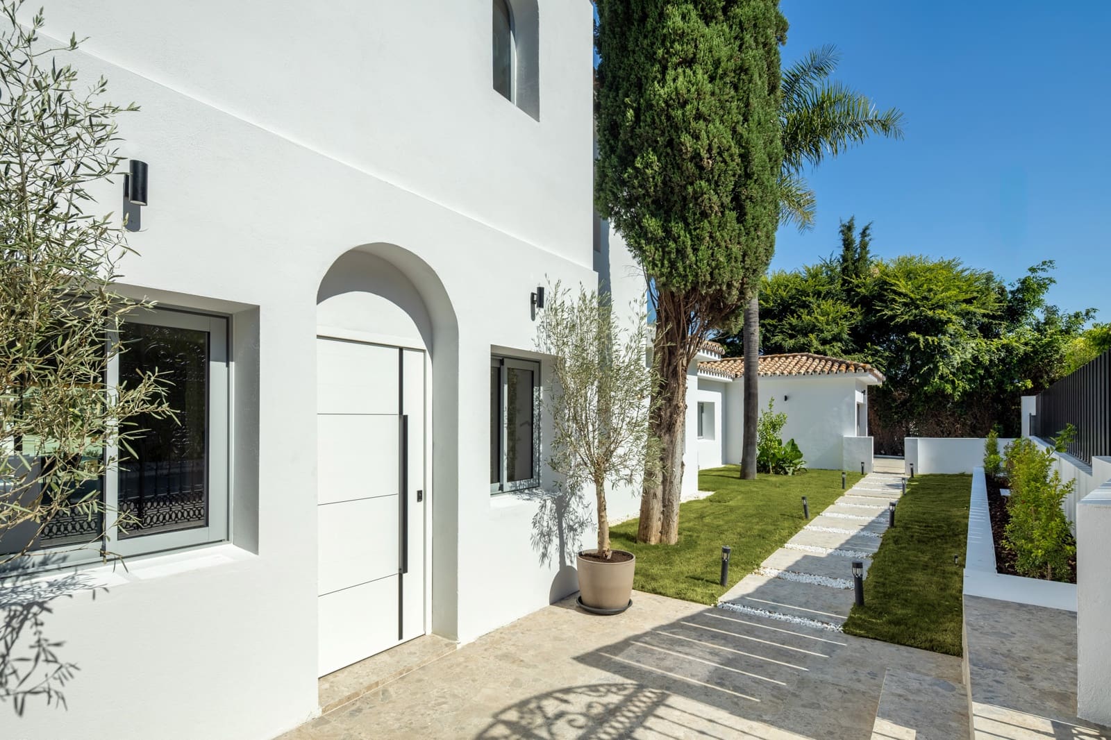 Chalet de 5 habitaciones en El Paraiso en venta con piscina - 3.595.000 € (Ref: 10109075)