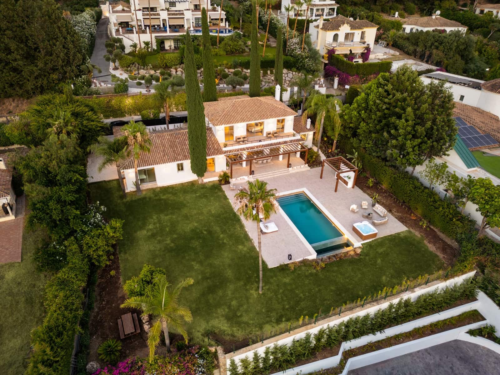 Chalet de 5 habitaciones en El Paraiso en venta con piscina - 3.595.000 € (Ref: 10109075)