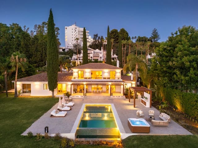 Chalet de 5 habitaciones en El Paraiso, Estepona en venta con piscina - 3.595.000 € (Ref: 10109075)