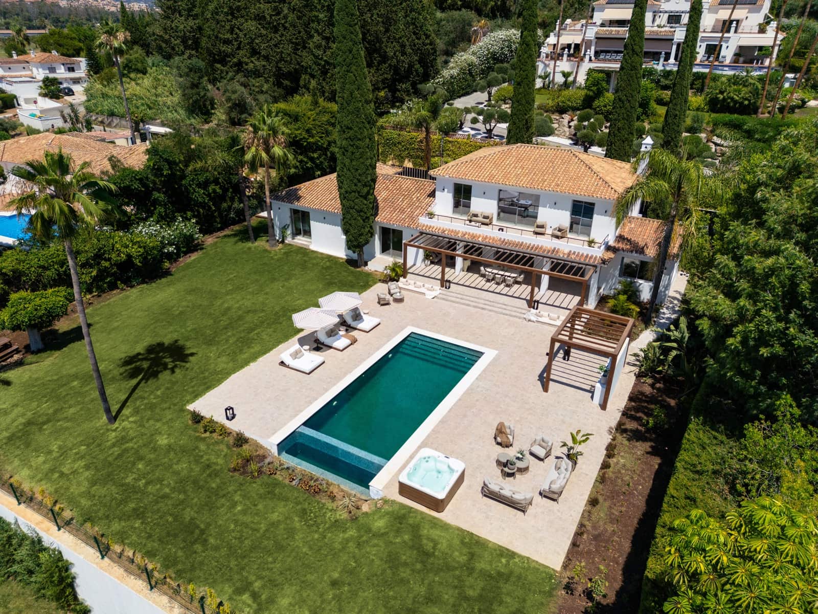 Chalet de 5 habitaciones en El Paraiso en venta con piscina - 3.595.000 € (Ref: 10109075)