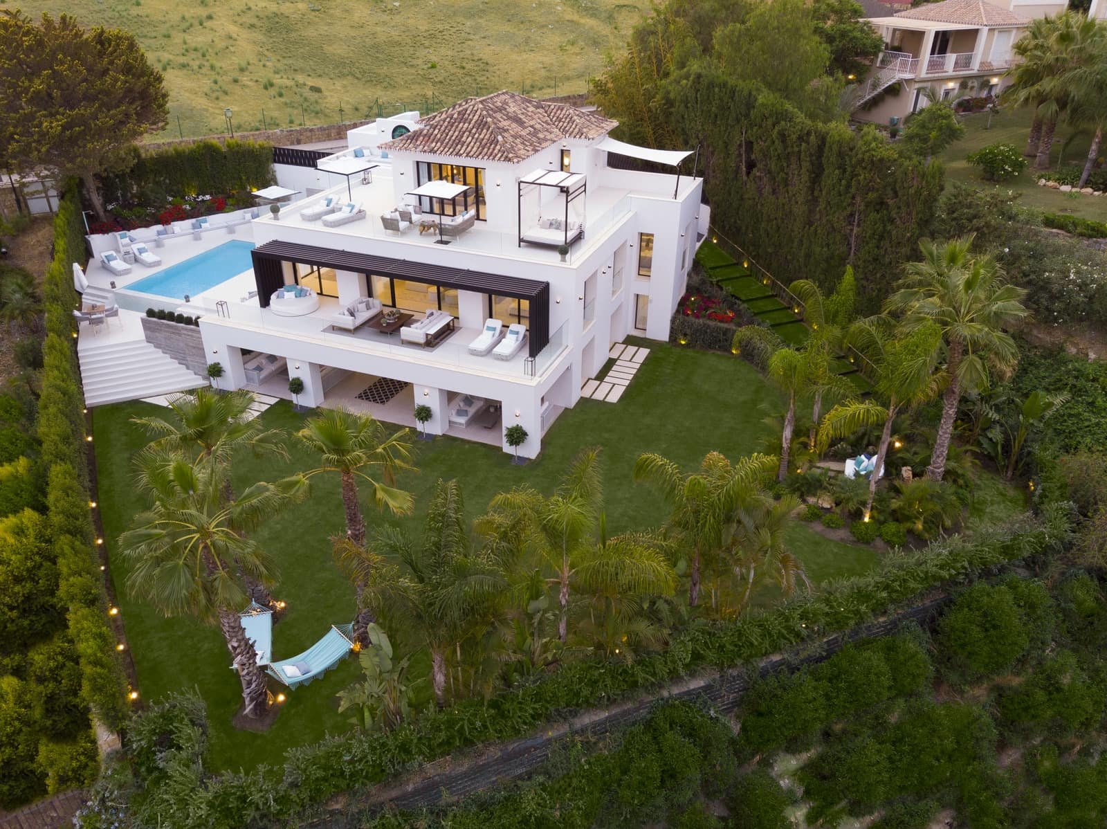 5 bedroom Villa for sale in Nueva Andalucia with pool garage - € 5,500,000 (Ref: 10115556)