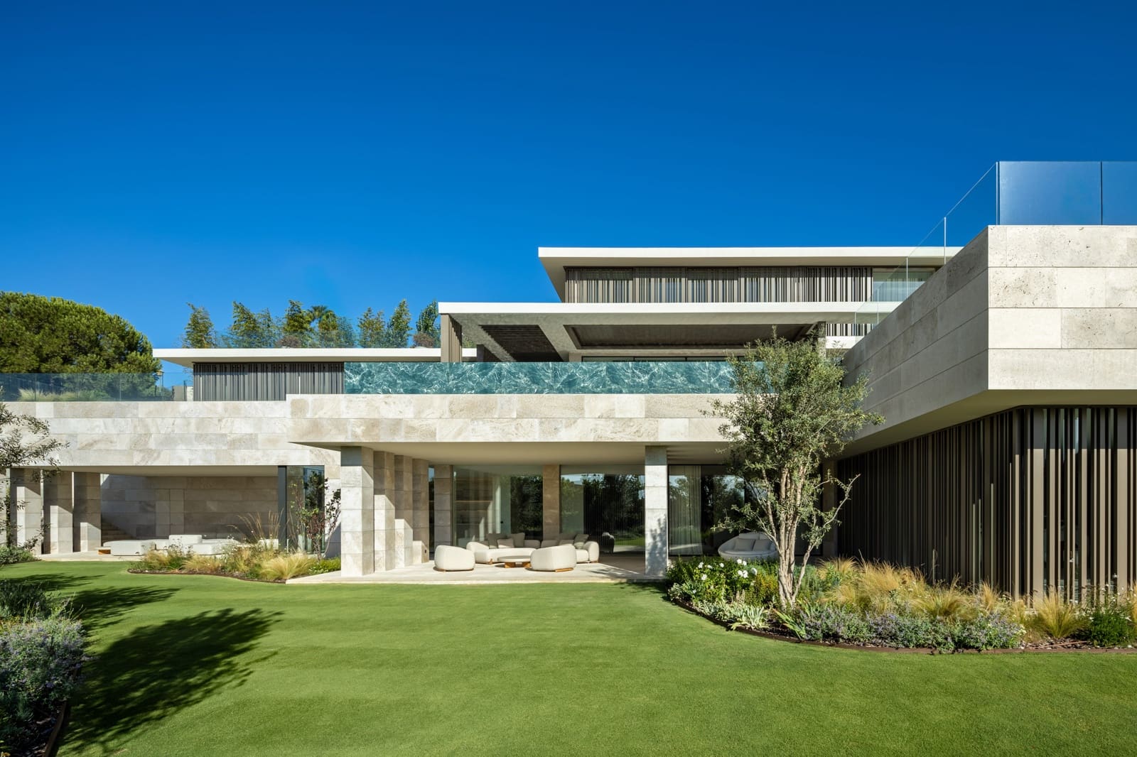 5 bedroom Villa for sale in Sotogrande with pool garage - € 12,500,000 (Ref: 10128241)
