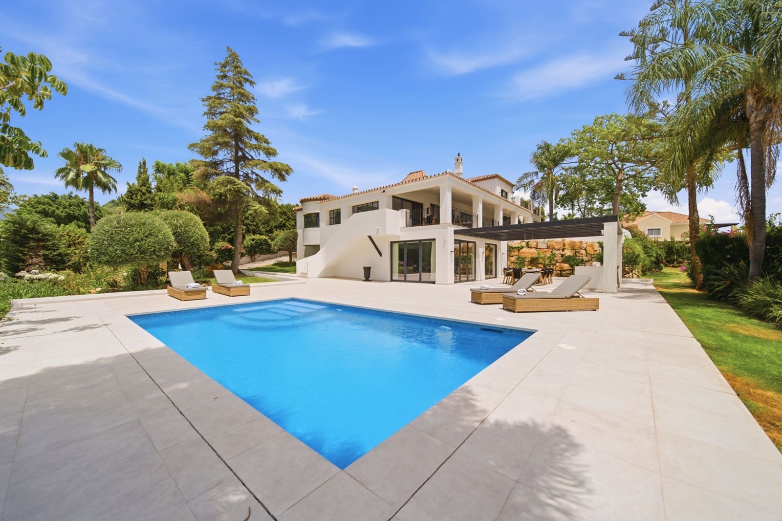 5 bedroom Villa for sale in Benahavis with pool garage - € 4,775,000 (Ref: 10161160)