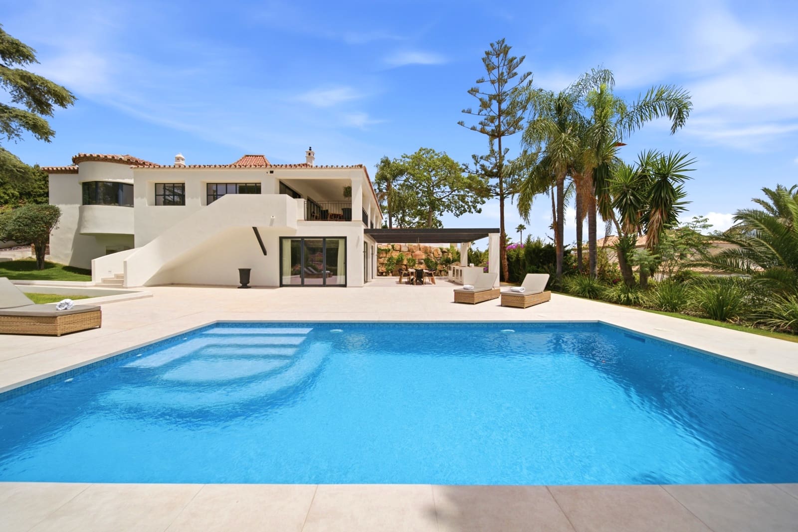 5 bedroom Villa for sale in Benahavis with pool garage - € 4,775,000 (Ref: 10161160)