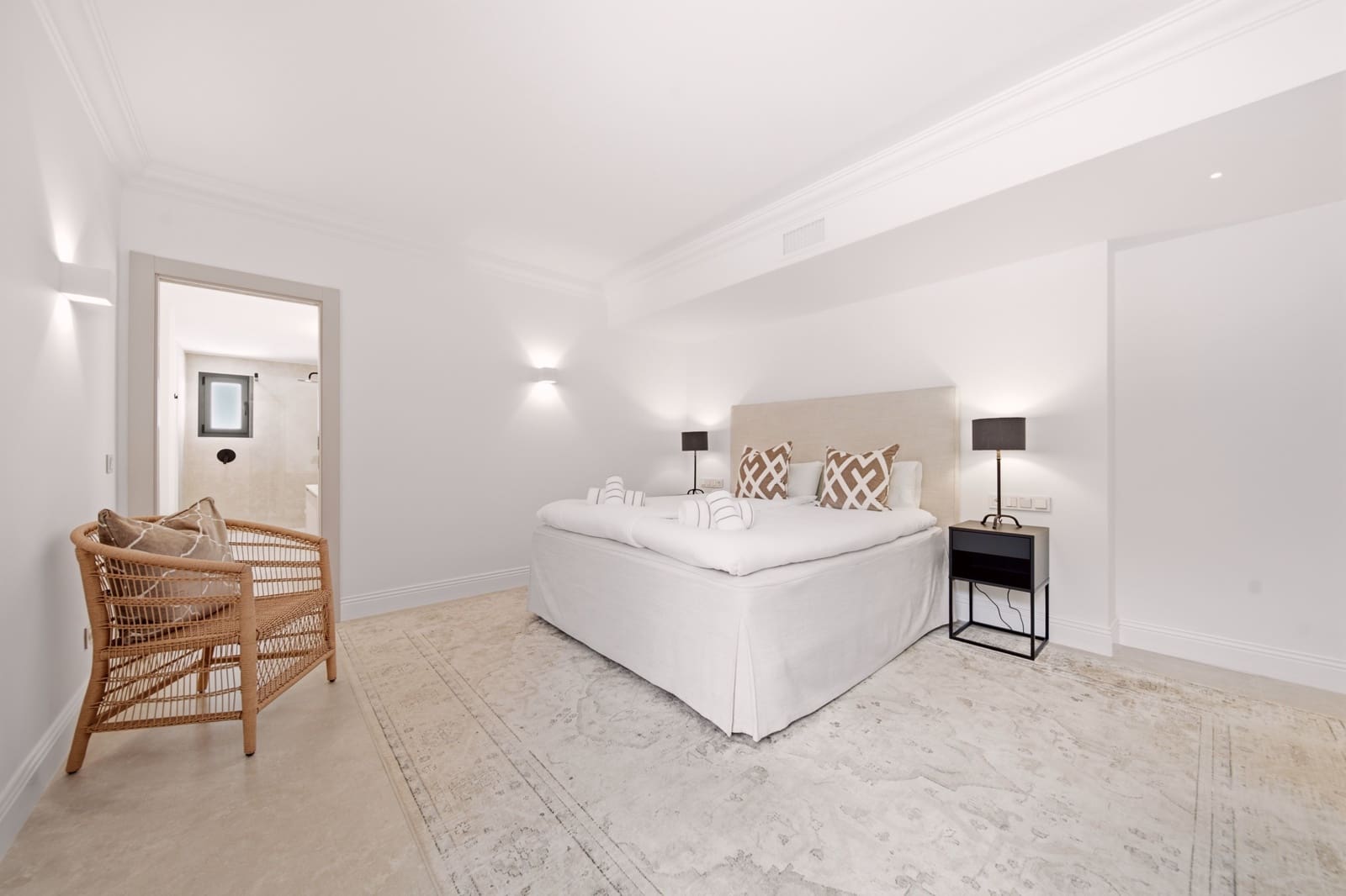 5 bedroom Villa for sale in Benahavis with pool garage - € 4,775,000 (Ref: 10161160)