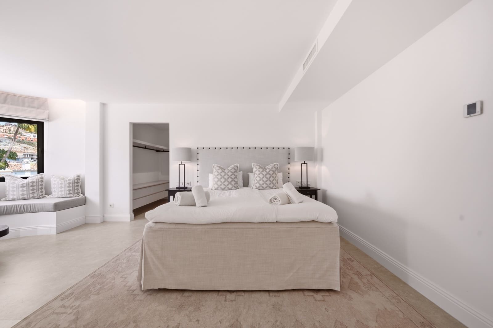 5 bedroom Villa for sale in Benahavis with pool garage - € 4,775,000 (Ref: 10161160)