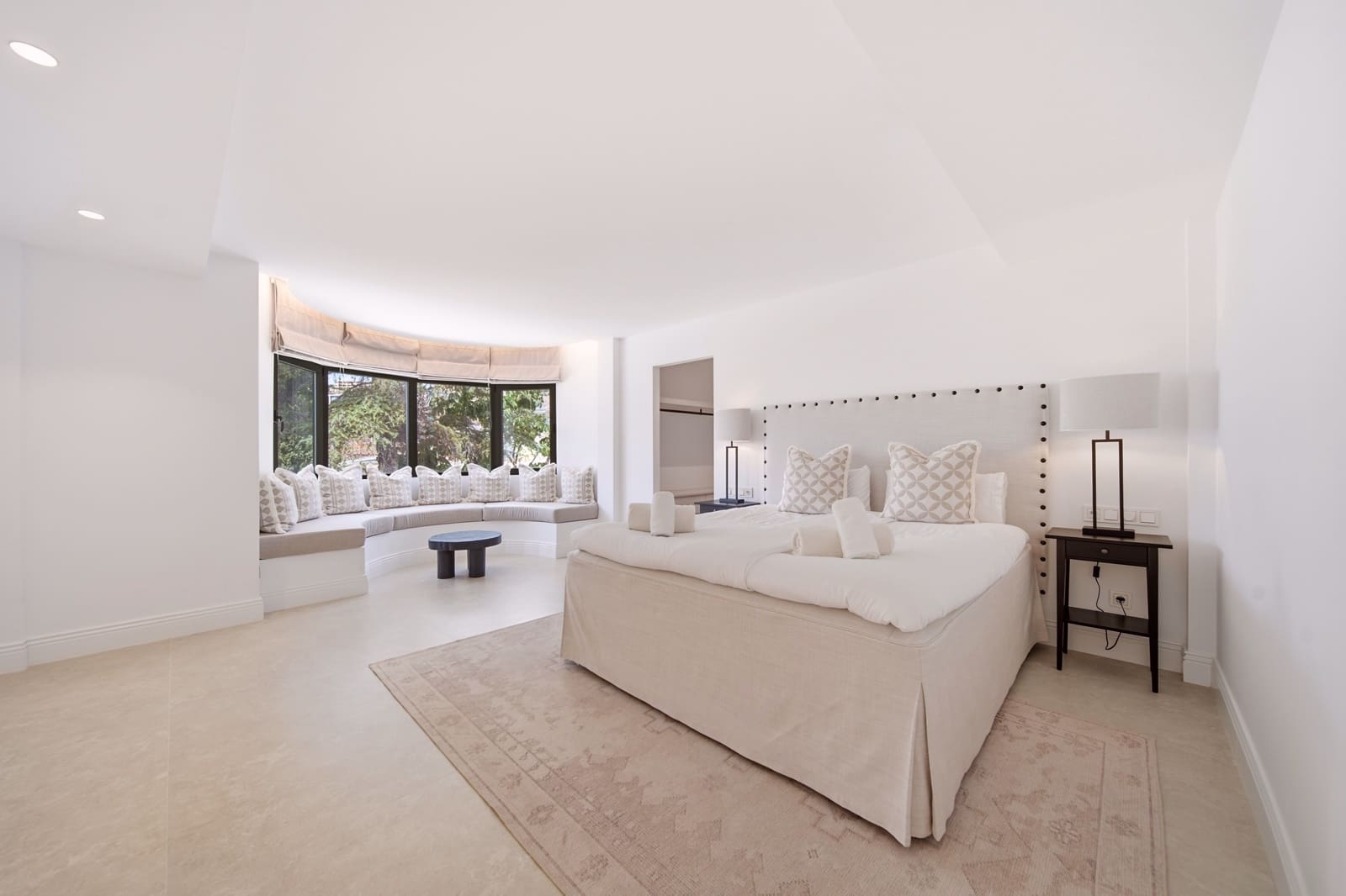5 bedroom Villa for sale in Benahavis with pool garage - € 4,775,000 (Ref: 10161160)