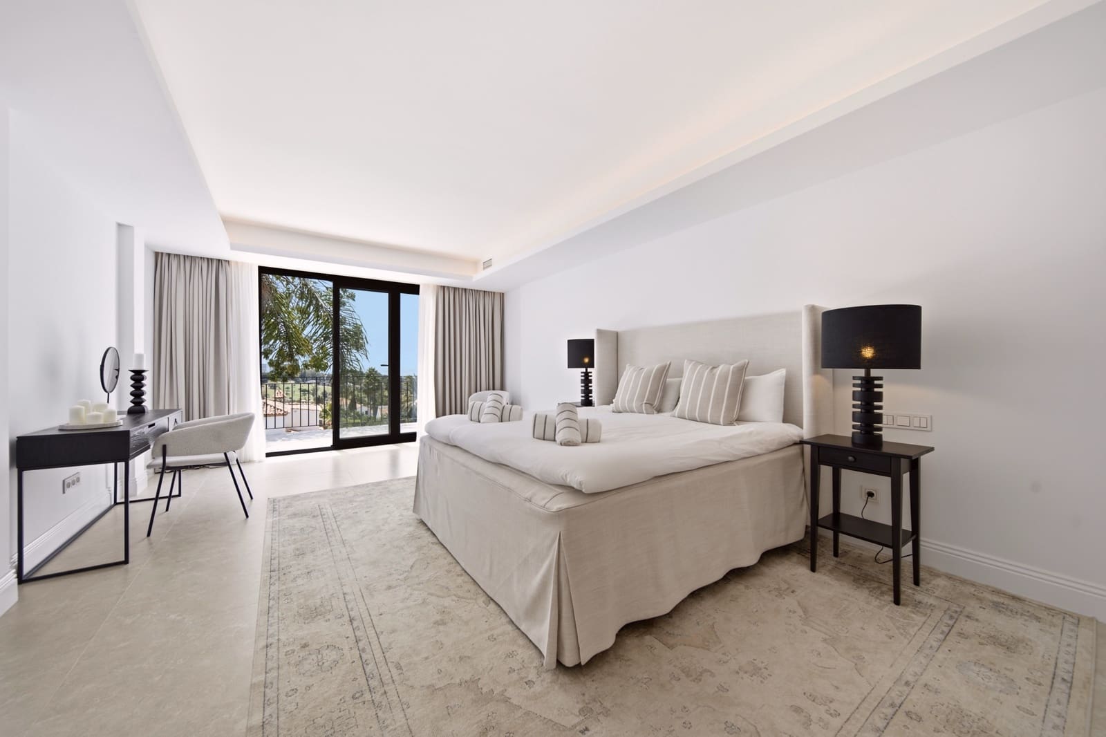 5 bedroom Villa for sale in Benahavis with pool garage - € 4,775,000 (Ref: 10161160)