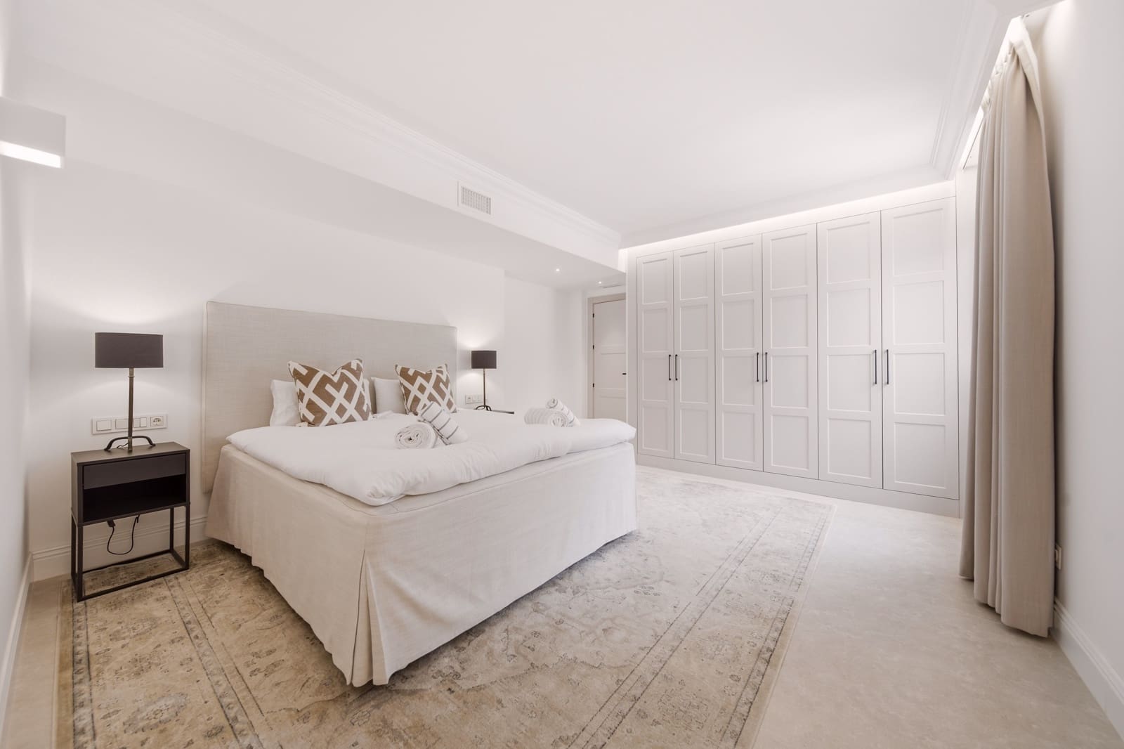 5 bedroom Villa for sale in Benahavis with pool garage - € 4,775,000 (Ref: 10161160)