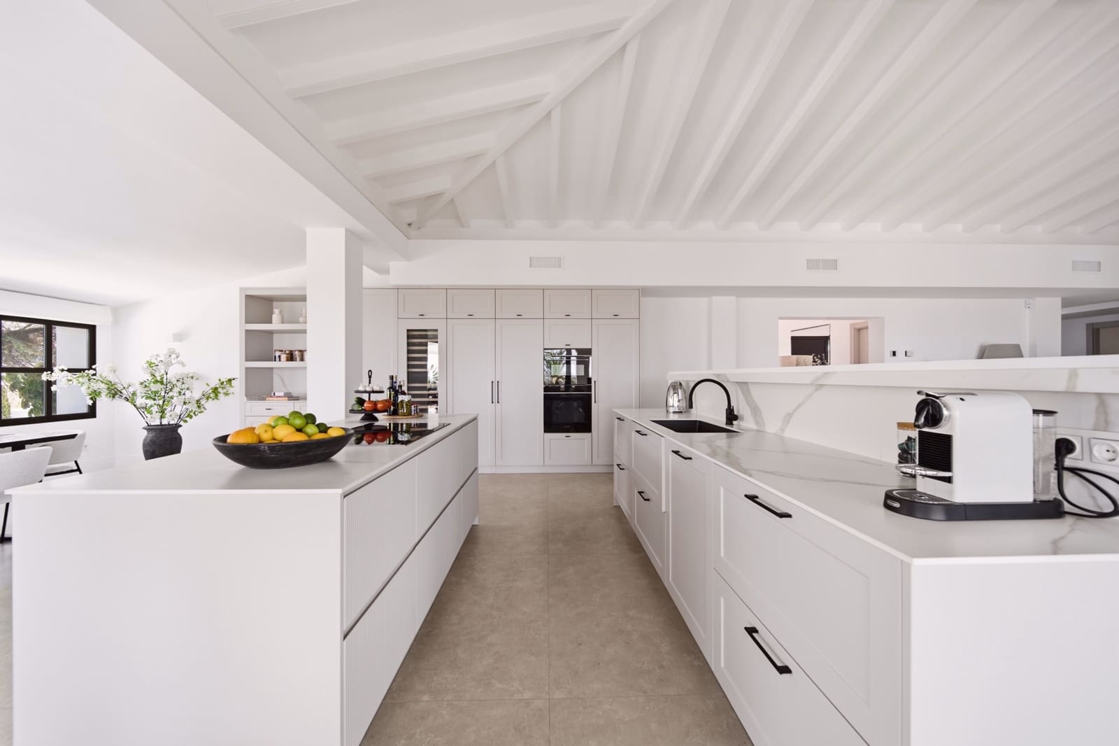 5 bedroom Villa for sale in Benahavis with pool garage - € 4,775,000 (Ref: 10161160)