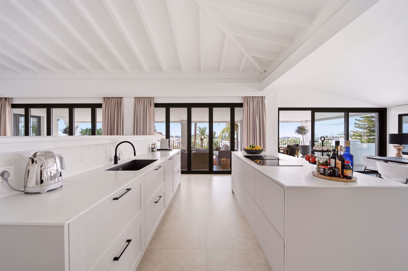 5 bedroom Villa for sale in Benahavis with pool garage - € 4,775,000 (Ref: 10161160)
