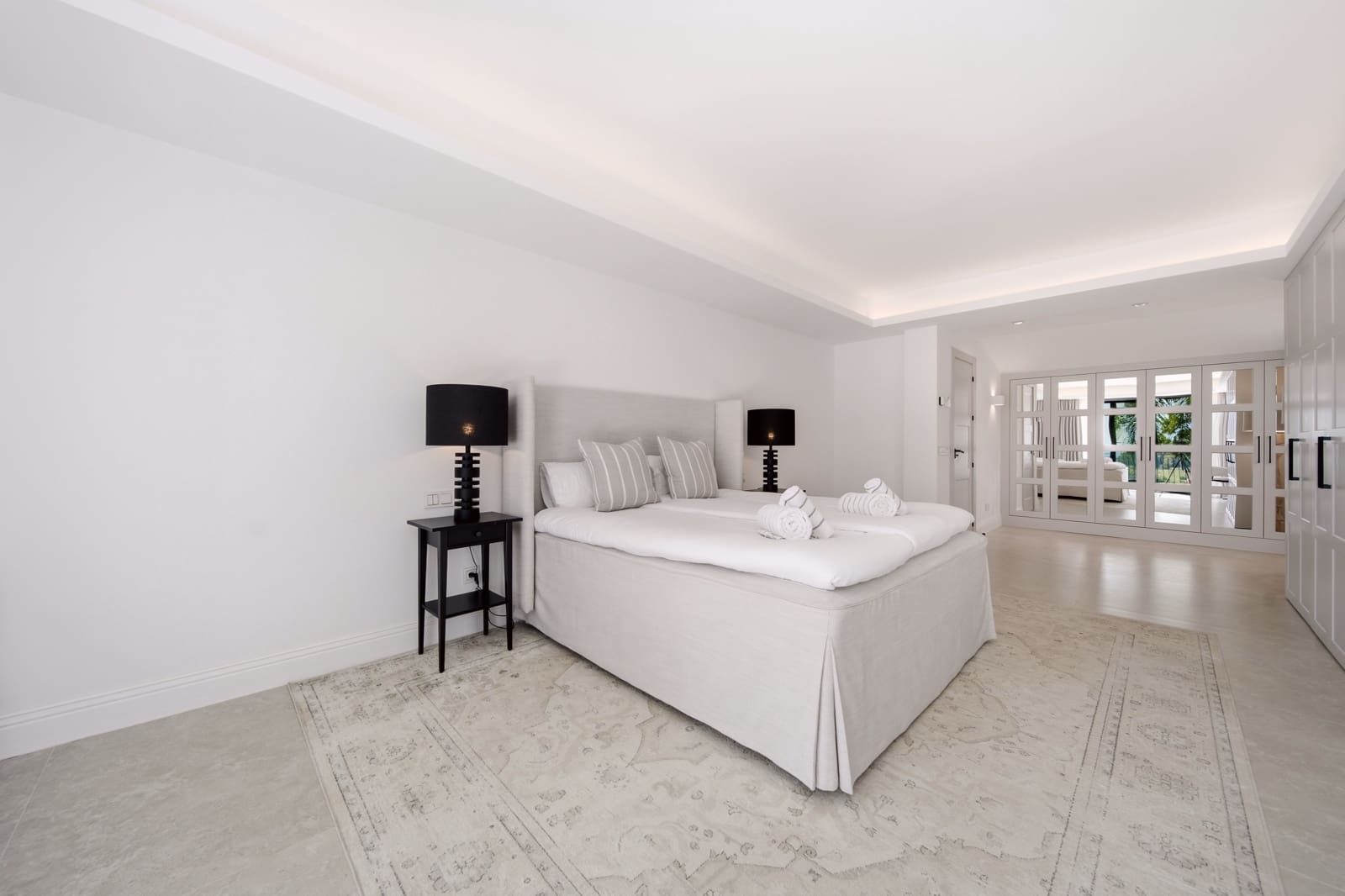 5 bedroom Villa for sale in Benahavis with pool garage - € 4,775,000 (Ref: 10161160)