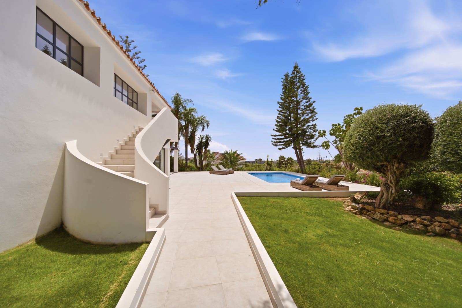 5 bedroom Villa for sale in Benahavis with pool garage - € 4,775,000 (Ref: 10161160)
