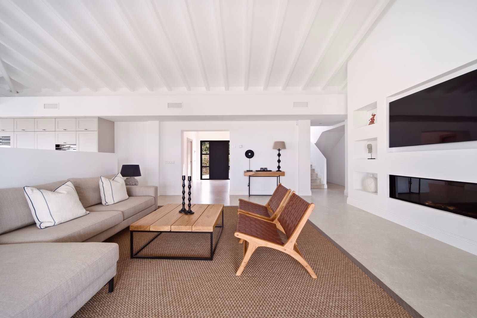 5 bedroom Villa for sale in Benahavis with pool garage - € 4,775,000 (Ref: 10161160)