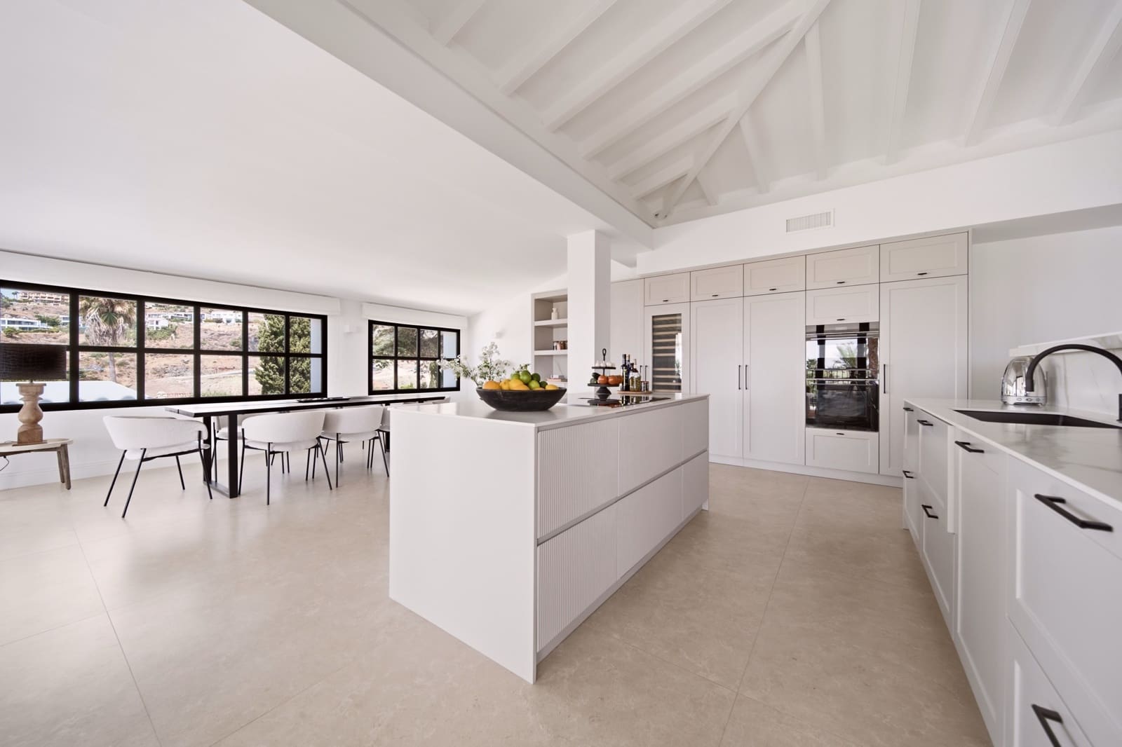 5 bedroom Villa for sale in Benahavis with pool garage - € 4,775,000 (Ref: 10161160)