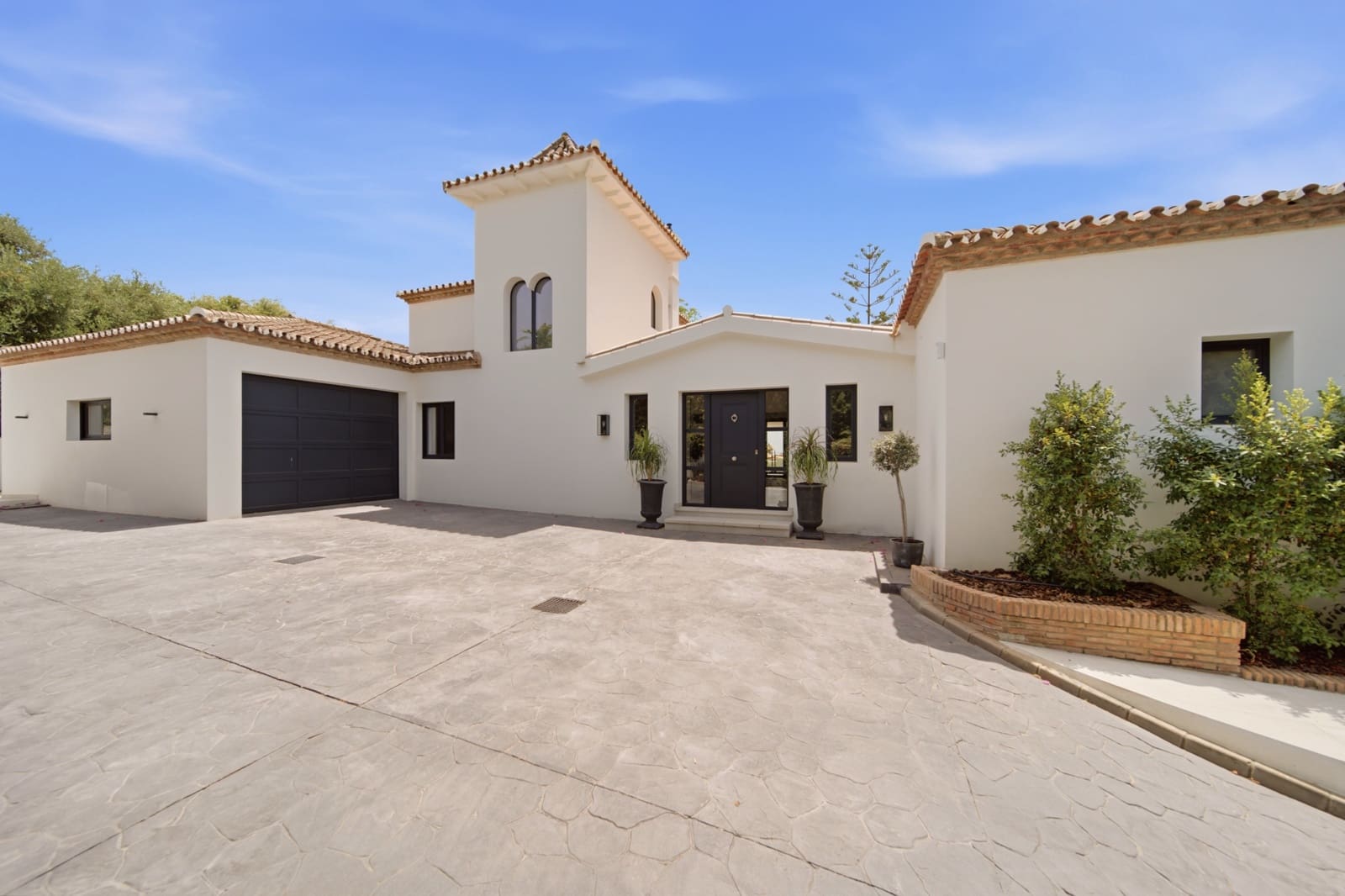 5 bedroom Villa for sale in Benahavis with pool garage - € 4,775,000 (Ref: 10161160)