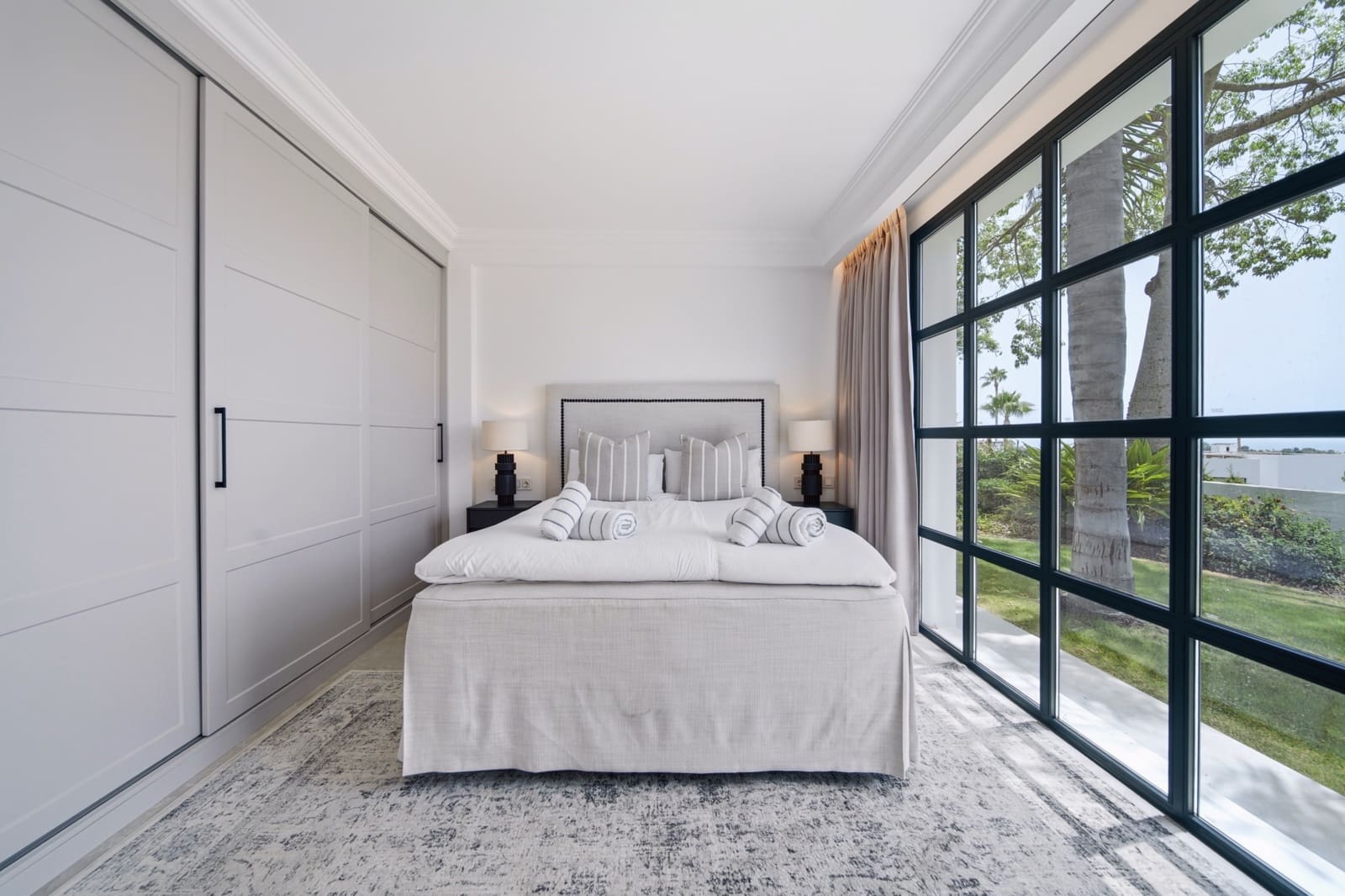 5 bedroom Villa for sale in Benahavis with pool garage - € 4,775,000 (Ref: 10161160)