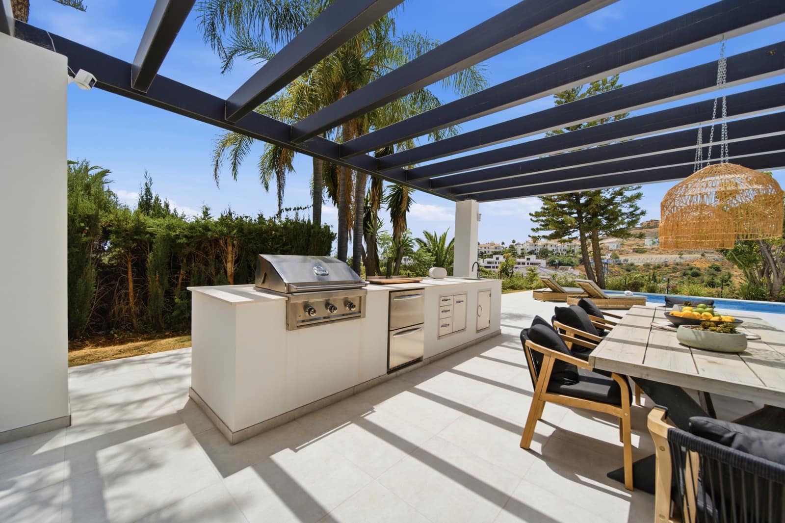 5 bedroom Villa for sale in Benahavis with pool garage - € 4,775,000 (Ref: 10161160)