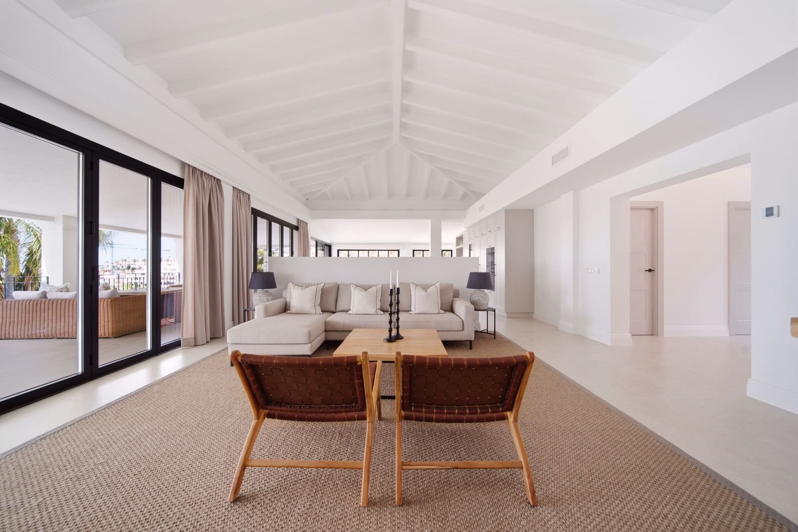 5 bedroom Villa for sale in Benahavis with pool garage - € 4,775,000 (Ref: 10161160)