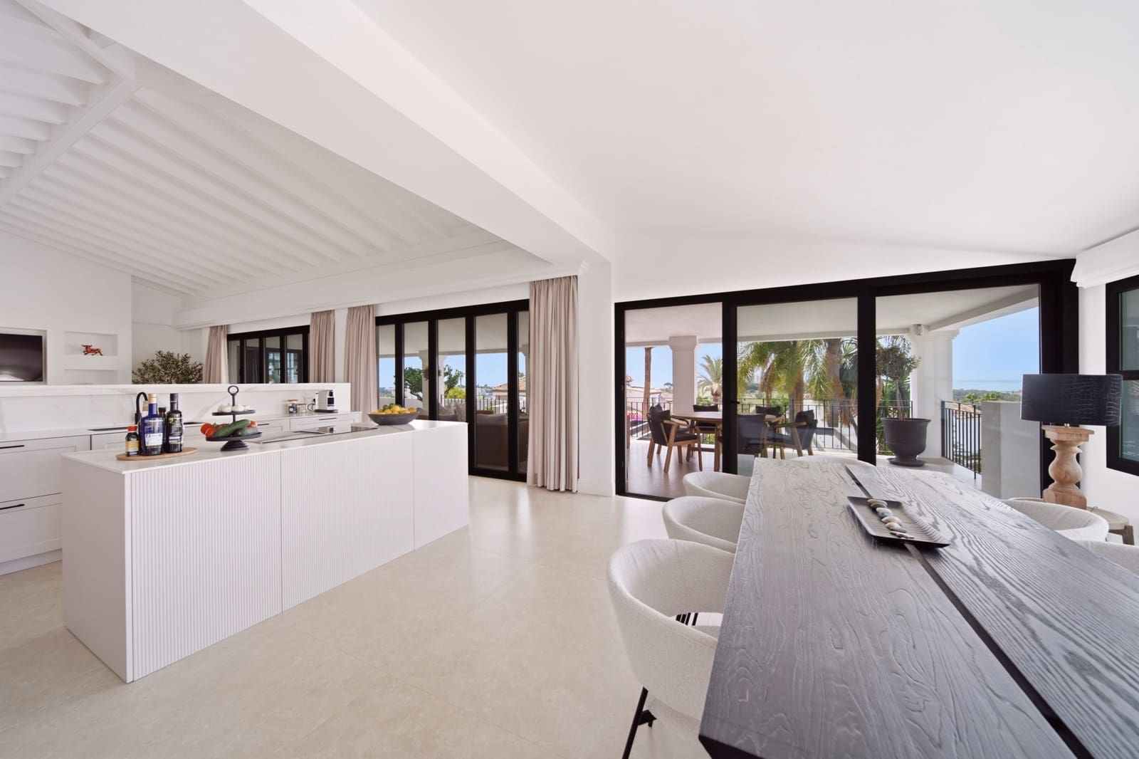 5 bedroom Villa for sale in Benahavis with pool garage - € 4,775,000 (Ref: 10161160)