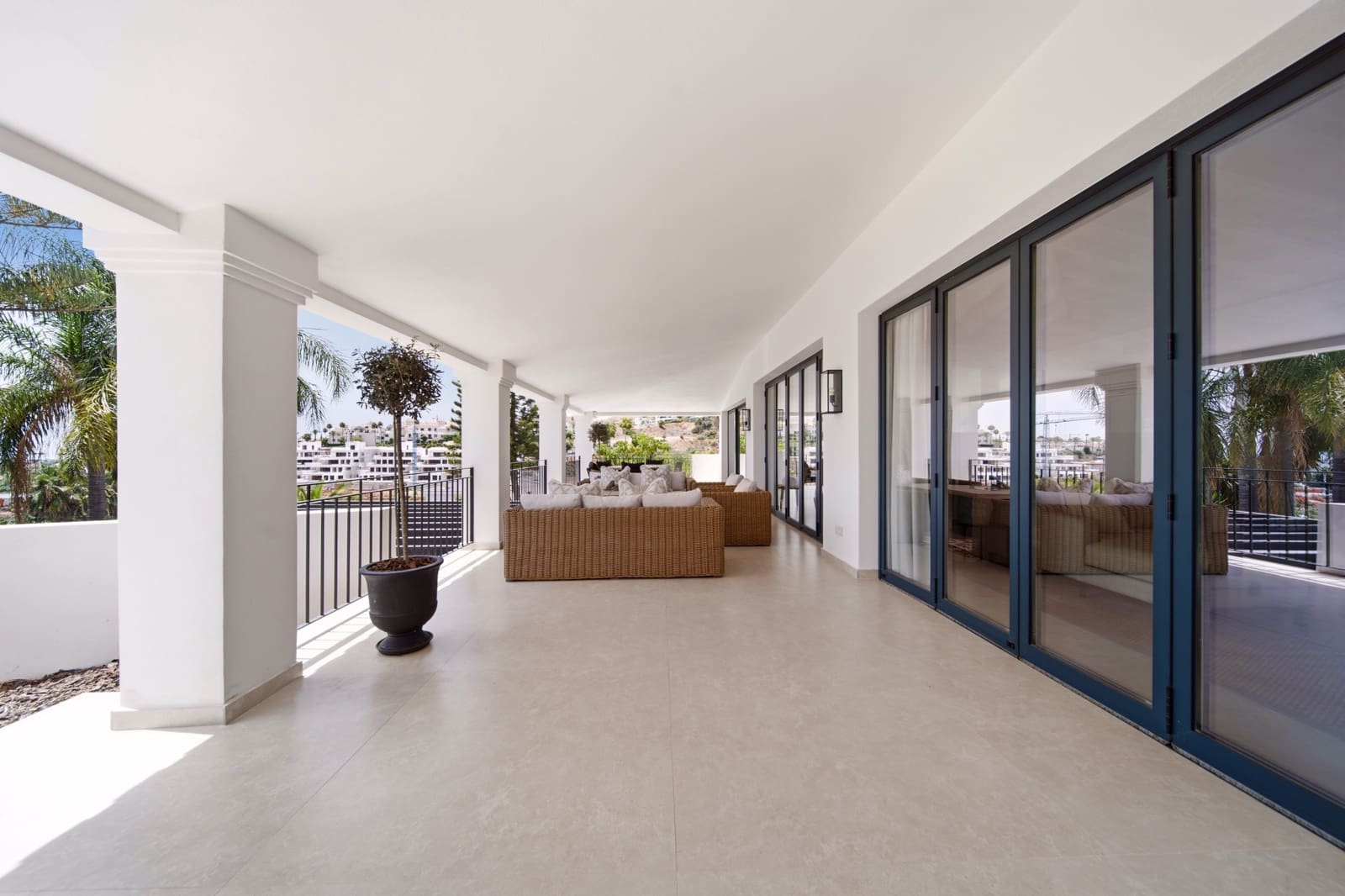 5 bedroom Villa for sale in Benahavis with pool garage - € 4,775,000 (Ref: 10161160)