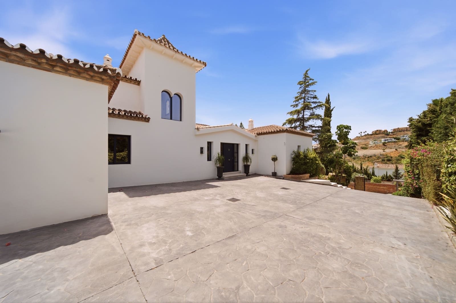 5 bedroom Villa for sale in Benahavis with pool garage - € 4,775,000 (Ref: 10161160)