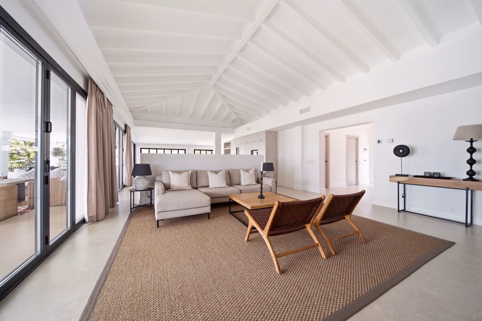 5 bedroom Villa for sale in Benahavis with pool garage - € 4,775,000 (Ref: 10161160)