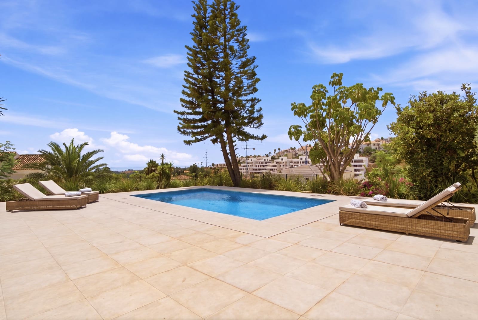 5 bedroom Villa for sale in Benahavis with pool garage - € 4,775,000 (Ref: 10161160)