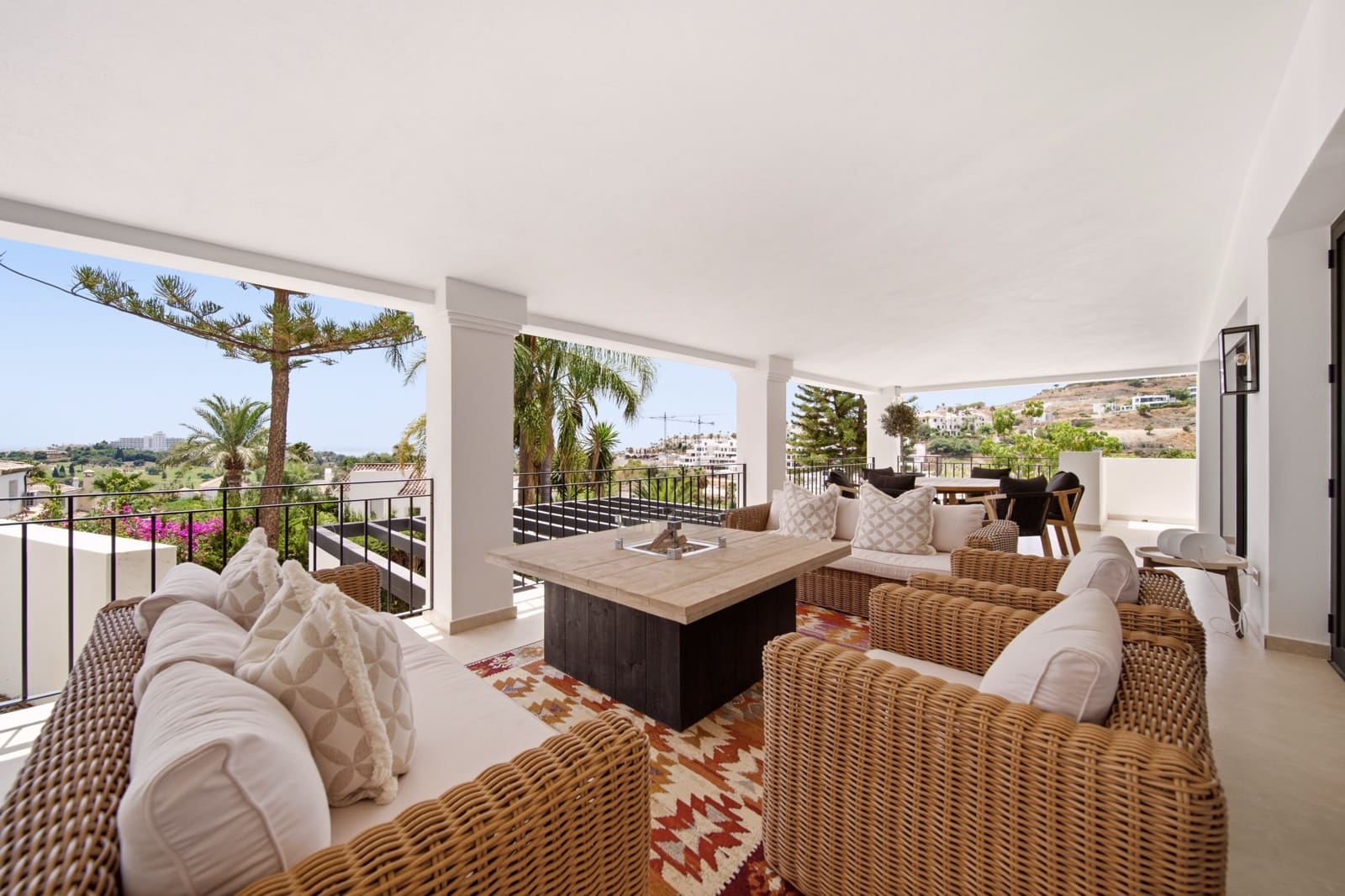 5 bedroom Villa for sale in Benahavis with pool garage - € 4,775,000 (Ref: 10161160)