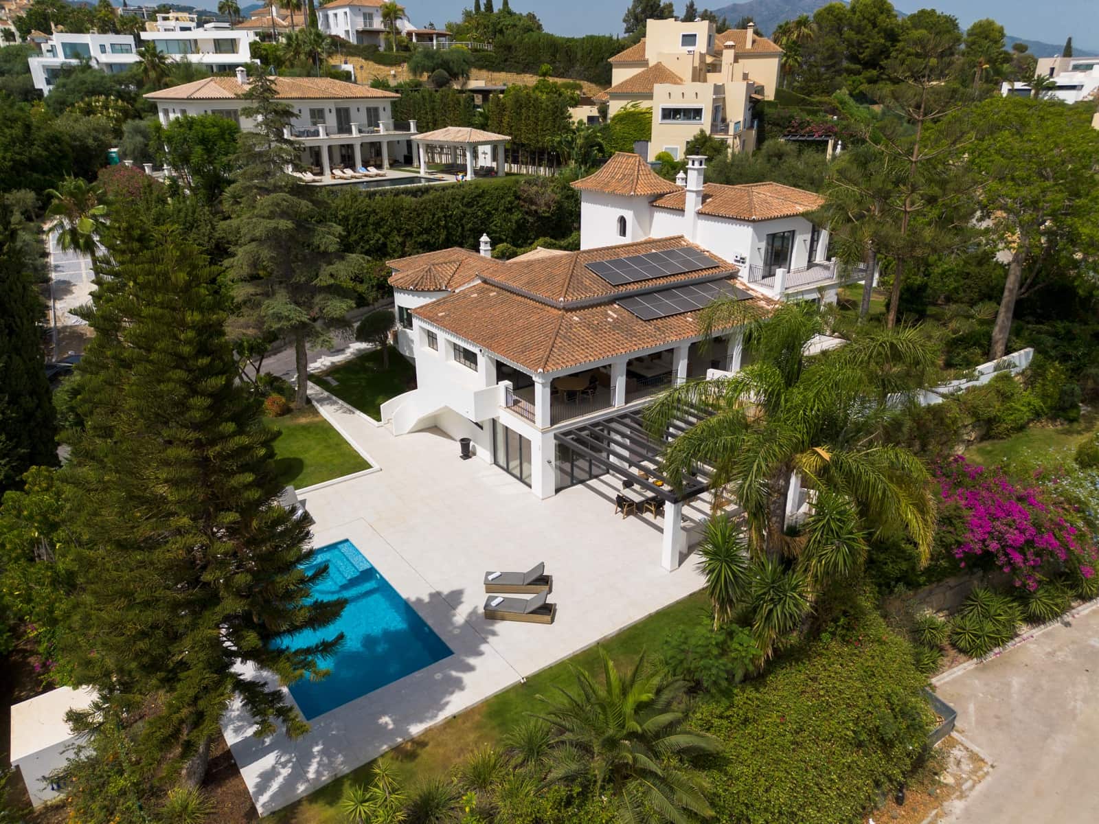 5 bedroom Villa for sale in Benahavis with pool garage - € 4,775,000 (Ref: 10161160)