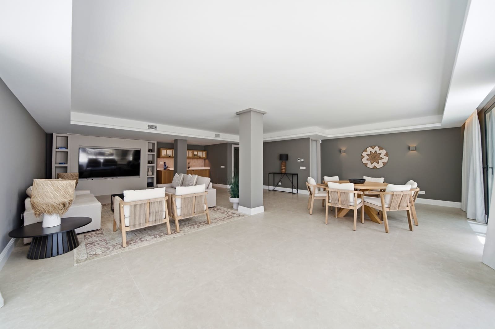5 bedroom Villa for sale in Benahavis with pool garage - € 4,775,000 (Ref: 10161160)
