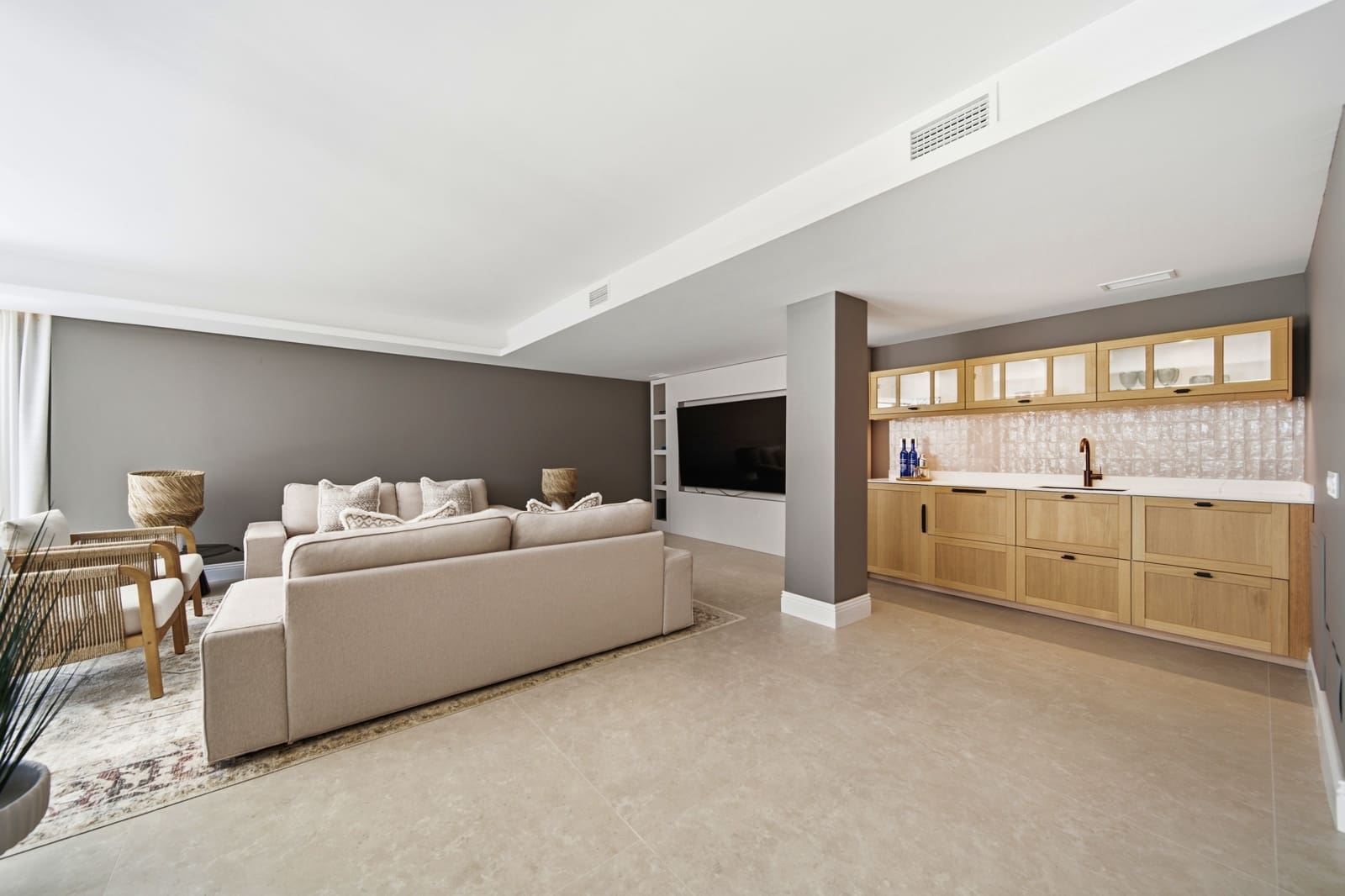 5 bedroom Villa for sale in Benahavis with pool garage - € 4,775,000 (Ref: 10161160)