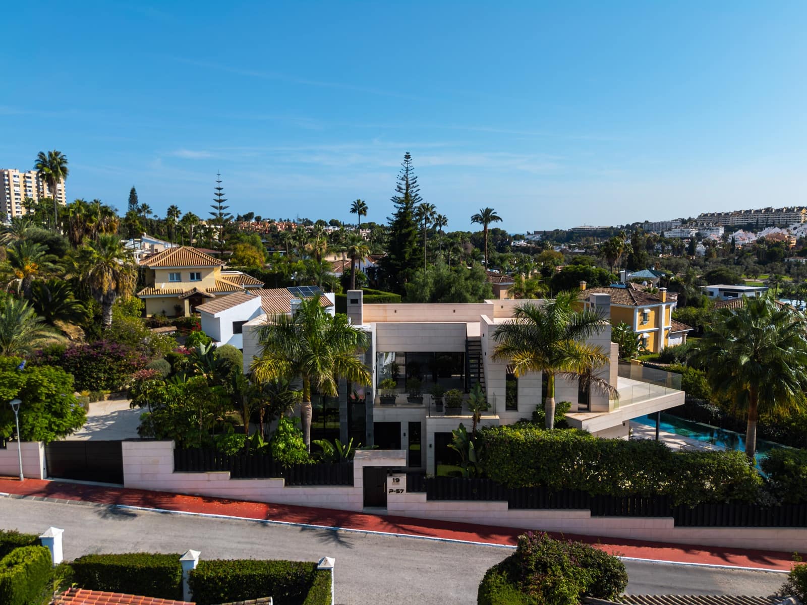 6 chambre Villa/Maison à vendre à Nueva Andalucia avec piscine garage - 7 200 000 € (Ref: 10161161)