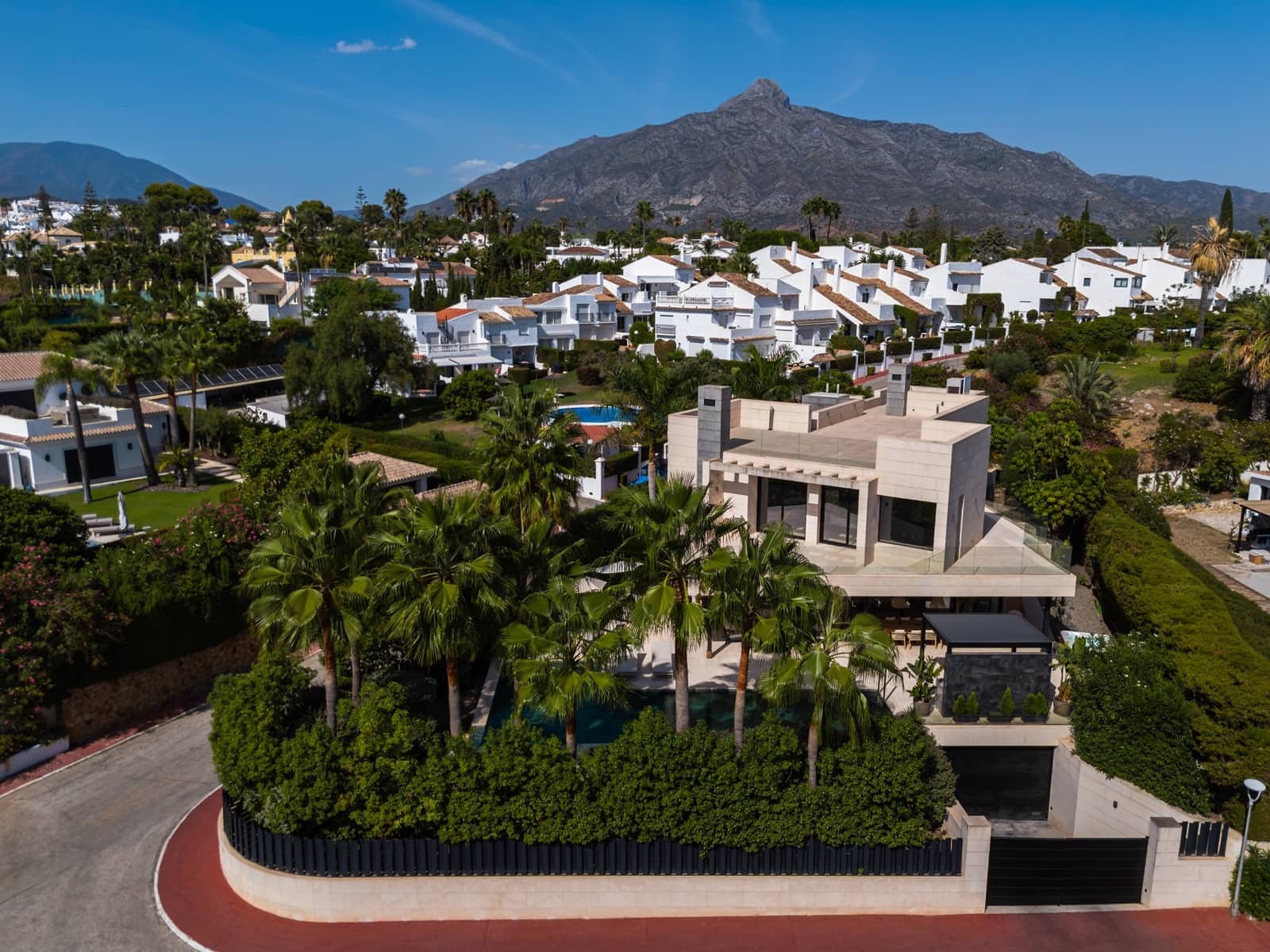 6 chambre Villa/Maison à vendre à Nueva Andalucia avec piscine garage - 7 200 000 € (Ref: 10161161)