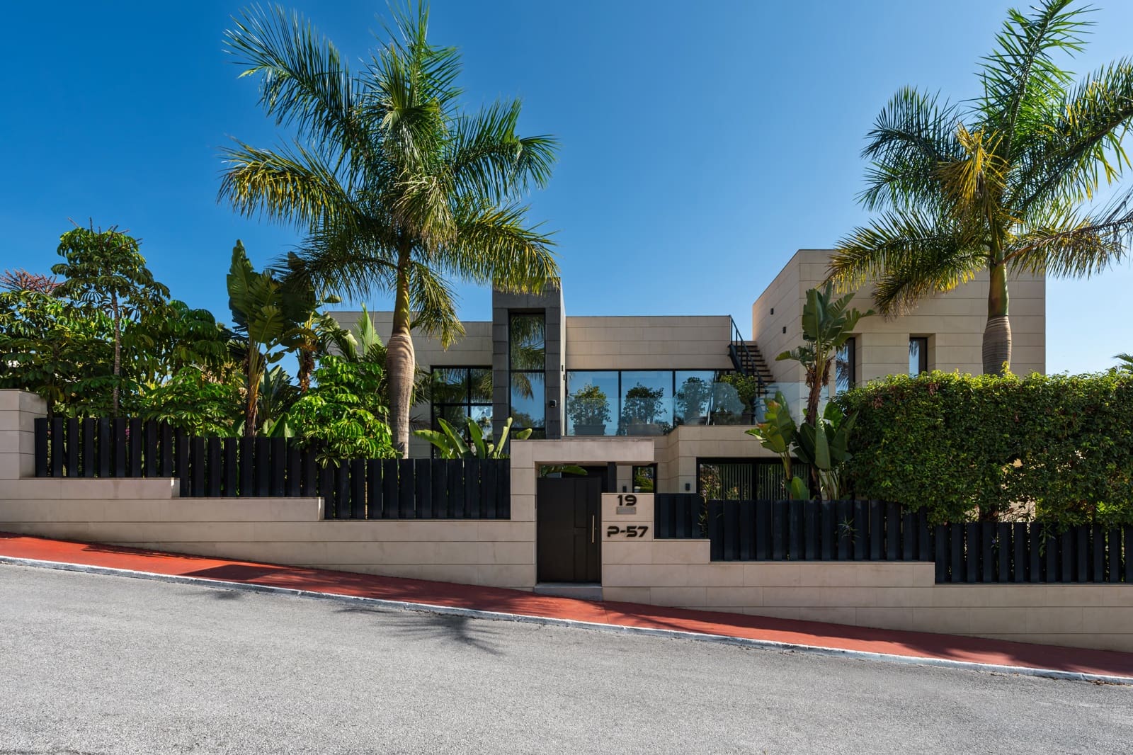 6 chambre Villa/Maison à vendre à Nueva Andalucia avec piscine garage - 7 200 000 € (Ref: 10161161)