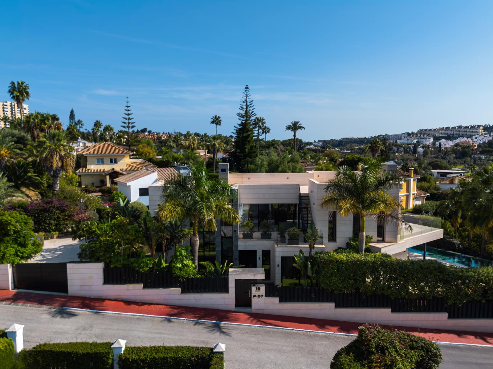 6 chambre Villa/Maison à vendre à Nueva Andalucia avec piscine garage - 7 200 000 € (Ref: 10161161)