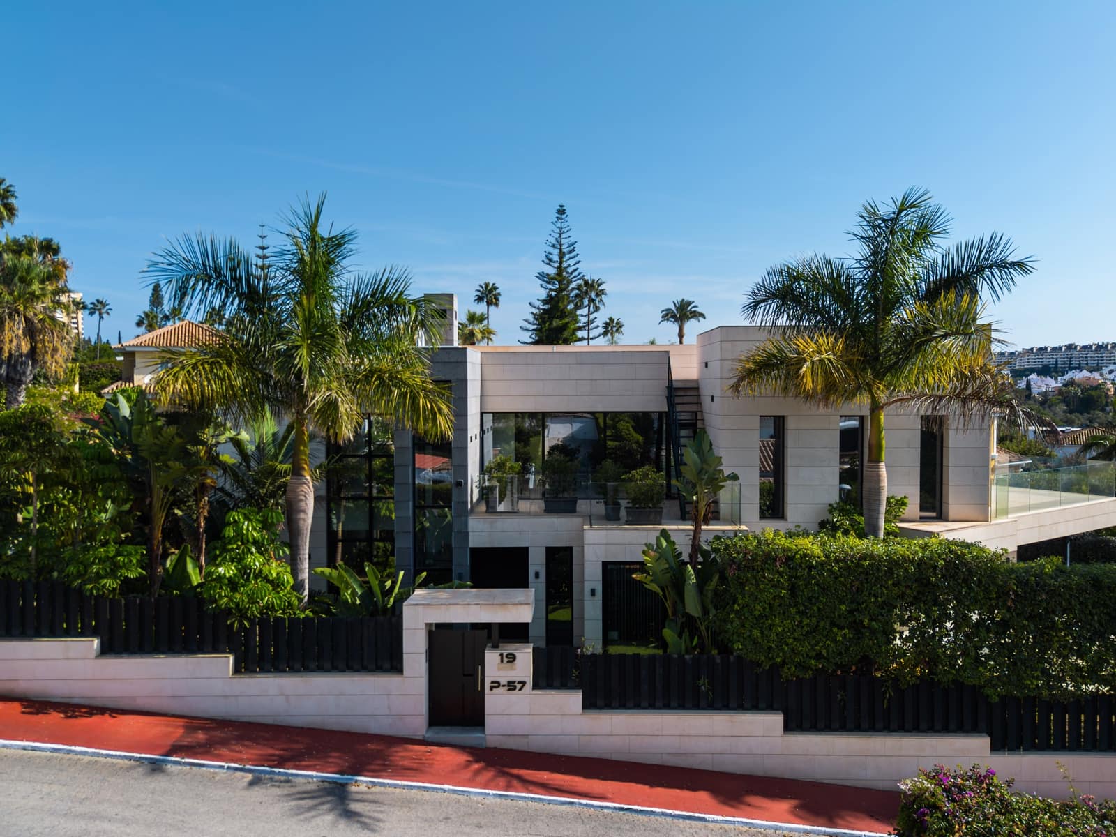 6 chambre Villa/Maison à vendre à Nueva Andalucia avec piscine garage - 7 200 000 € (Ref: 10161161)