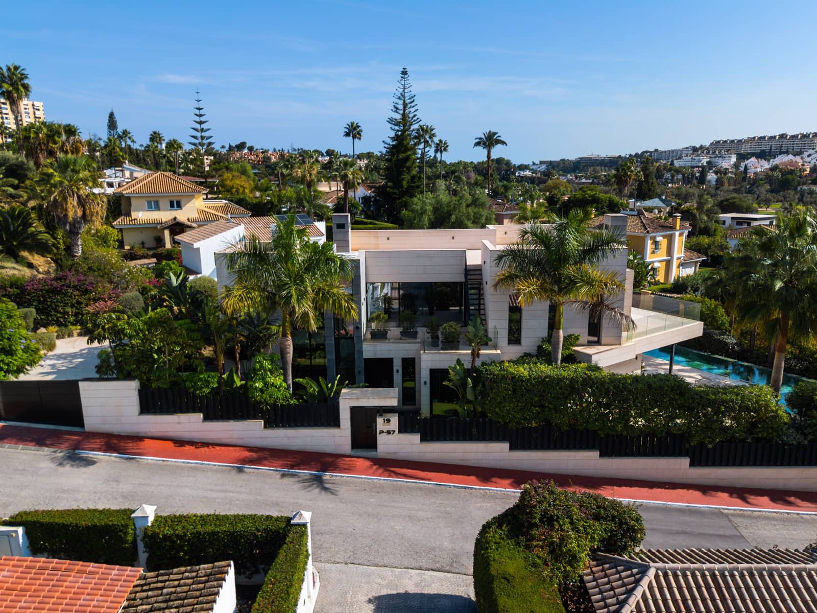 6 chambre Villa/Maison à vendre à Nueva Andalucia avec piscine garage - 7 200 000 € (Ref: 10161161)