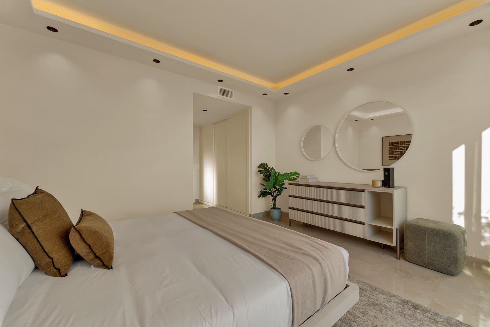 4 bedroom Penthouse for sale in Nueva Andalucia with pool garage - € 2,995,000 (Ref: 10176959)