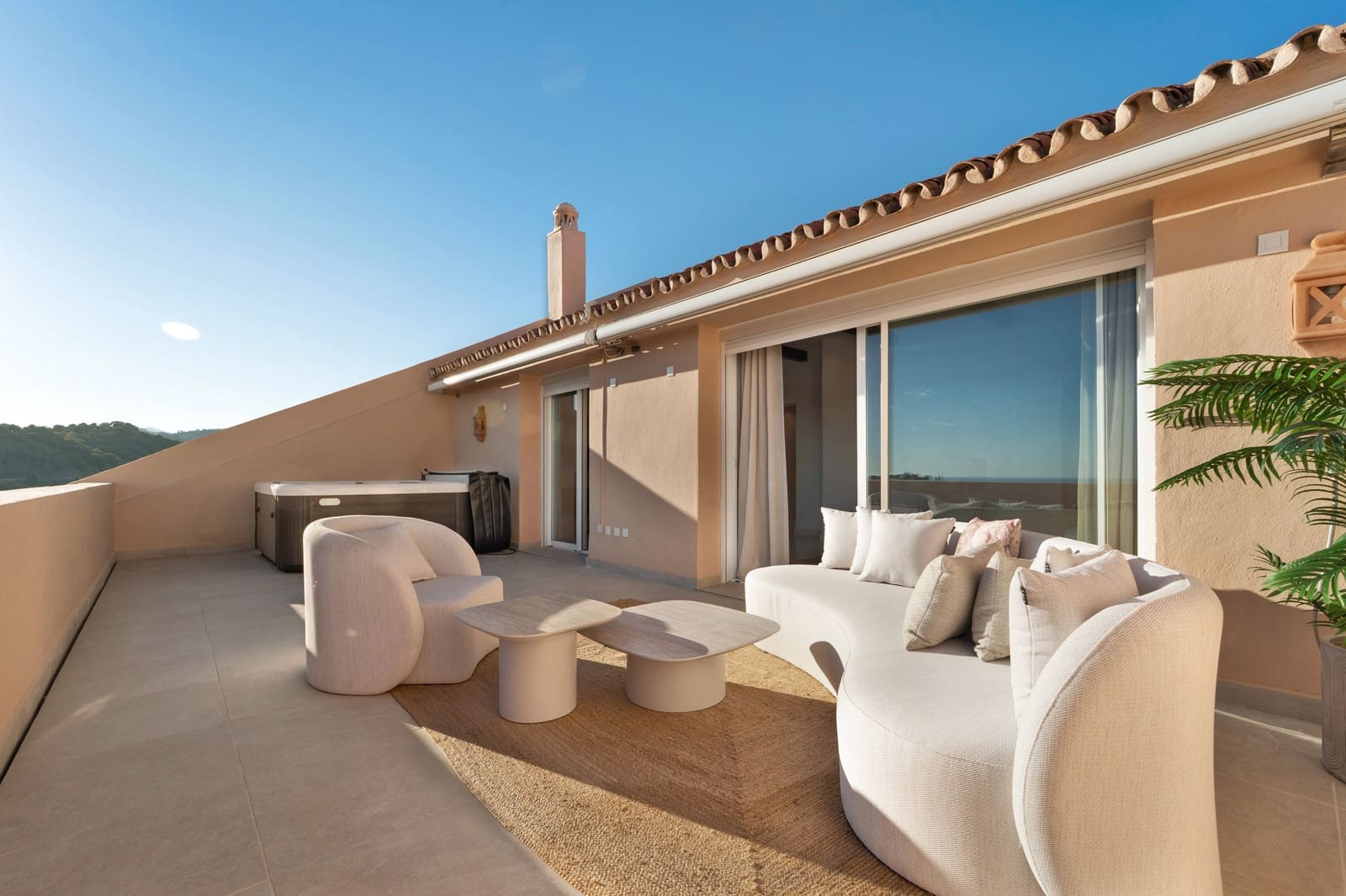 4 bedroom Penthouse for sale in Nueva Andalucia with pool garage - € 2,995,000 (Ref: 10176959)