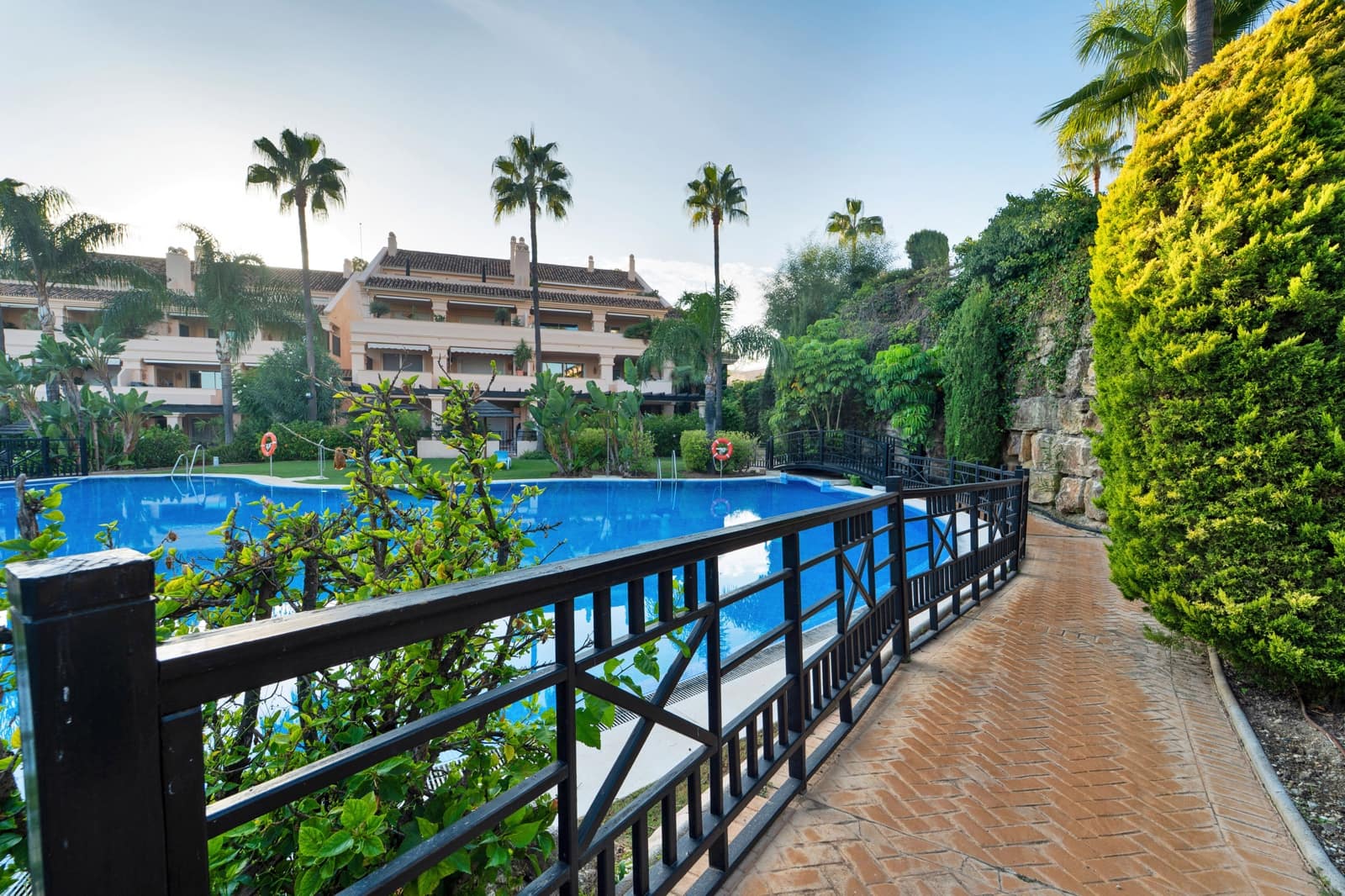 4 bedroom Penthouse for sale in Nueva Andalucia with pool garage - € 2,995,000 (Ref: 10176959)